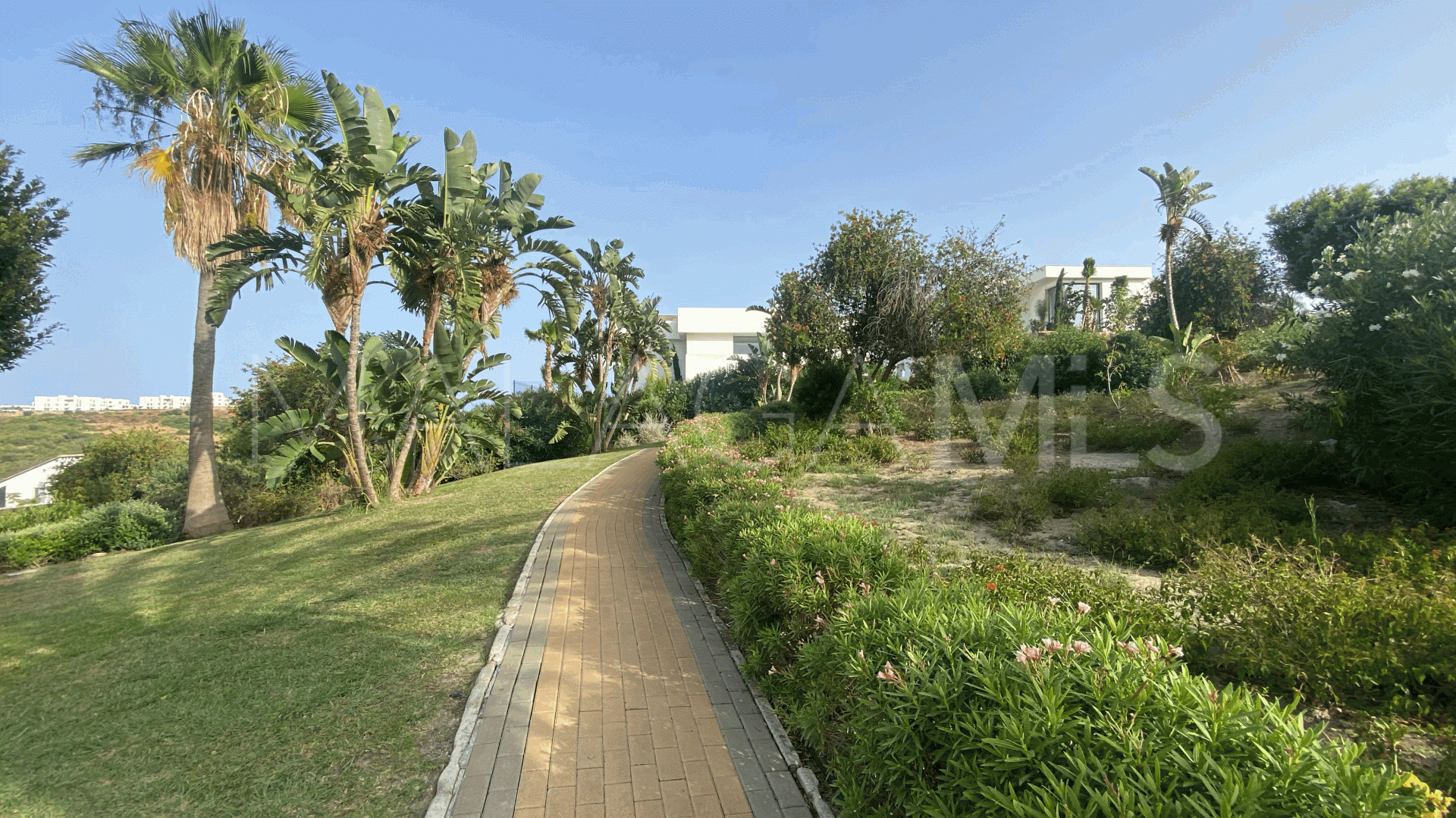 For sale ground floor apartment in Casares Golf
