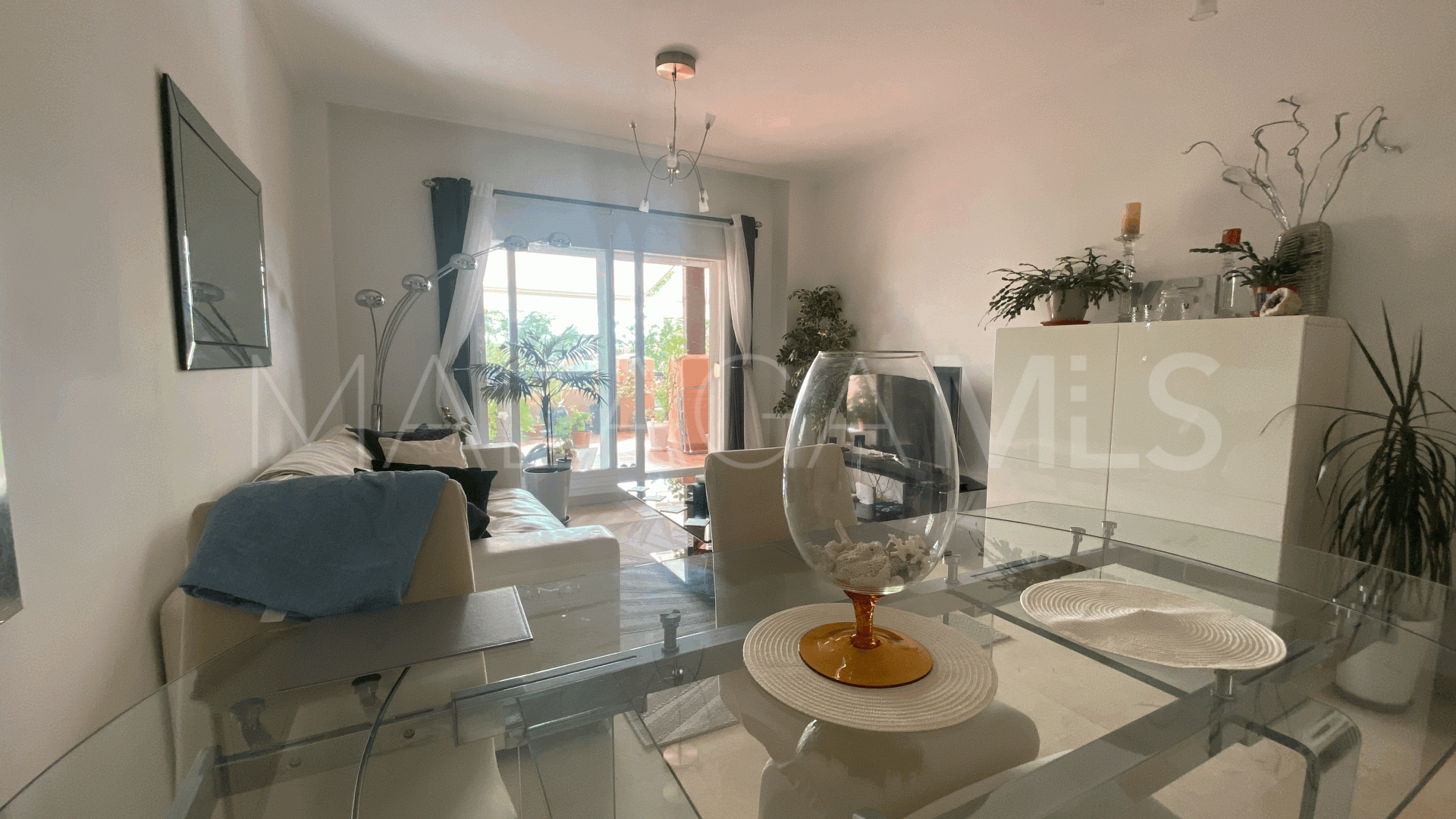 For sale ground floor apartment in Casares Golf
