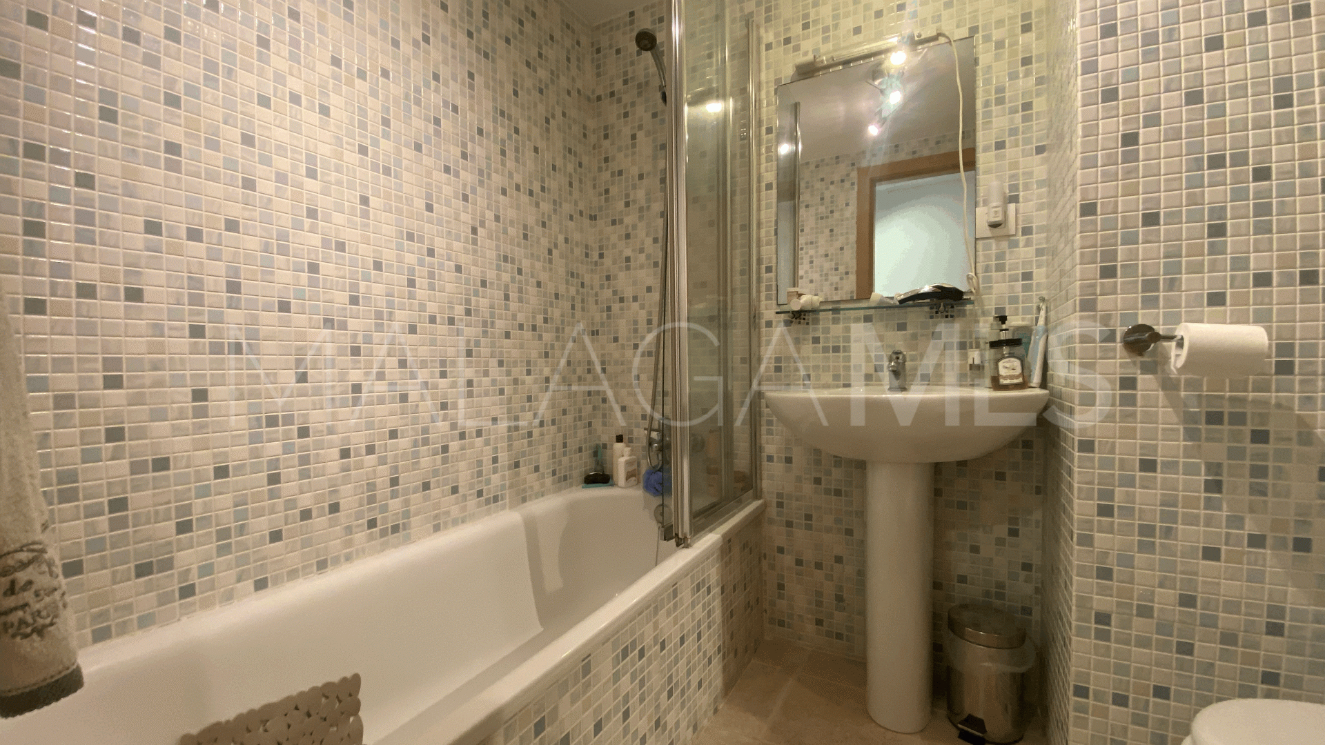 For sale ground floor apartment in Casares Golf