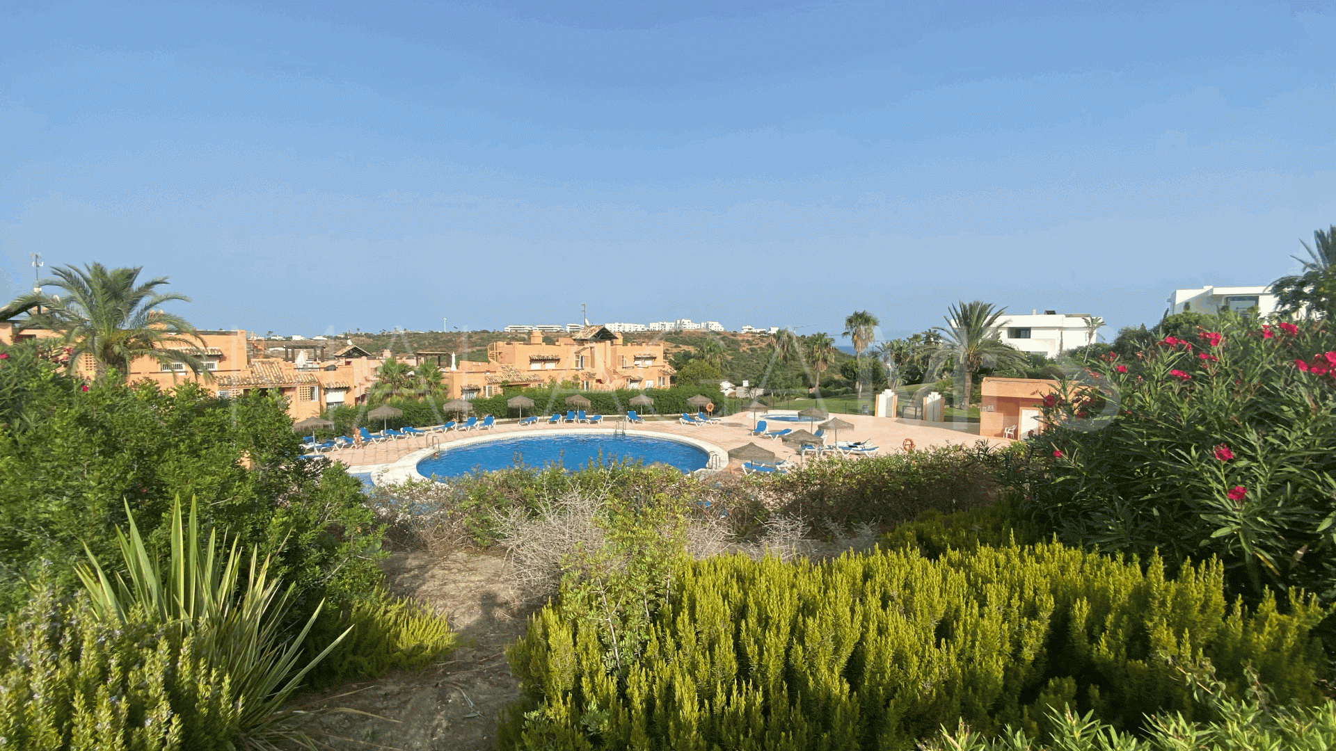For sale ground floor apartment in Casares Golf