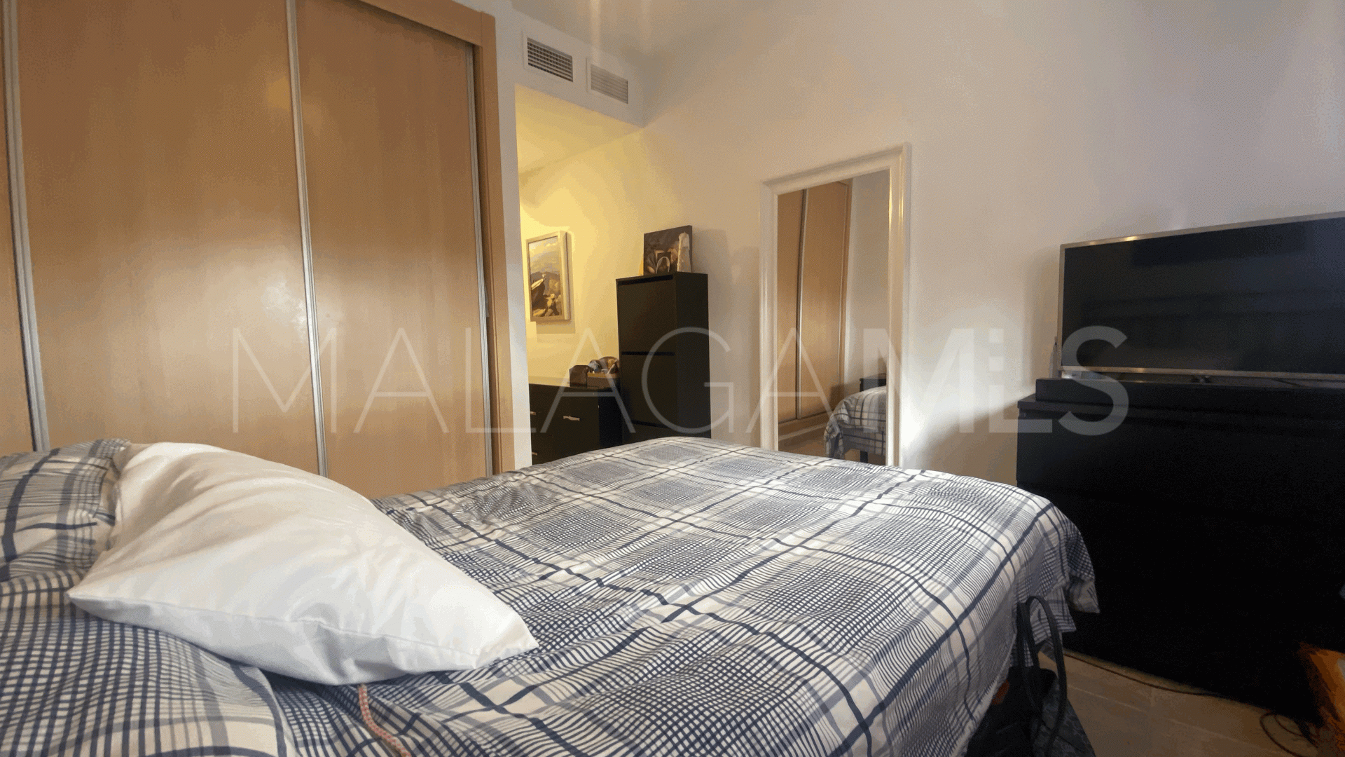 For sale ground floor apartment in Casares Golf