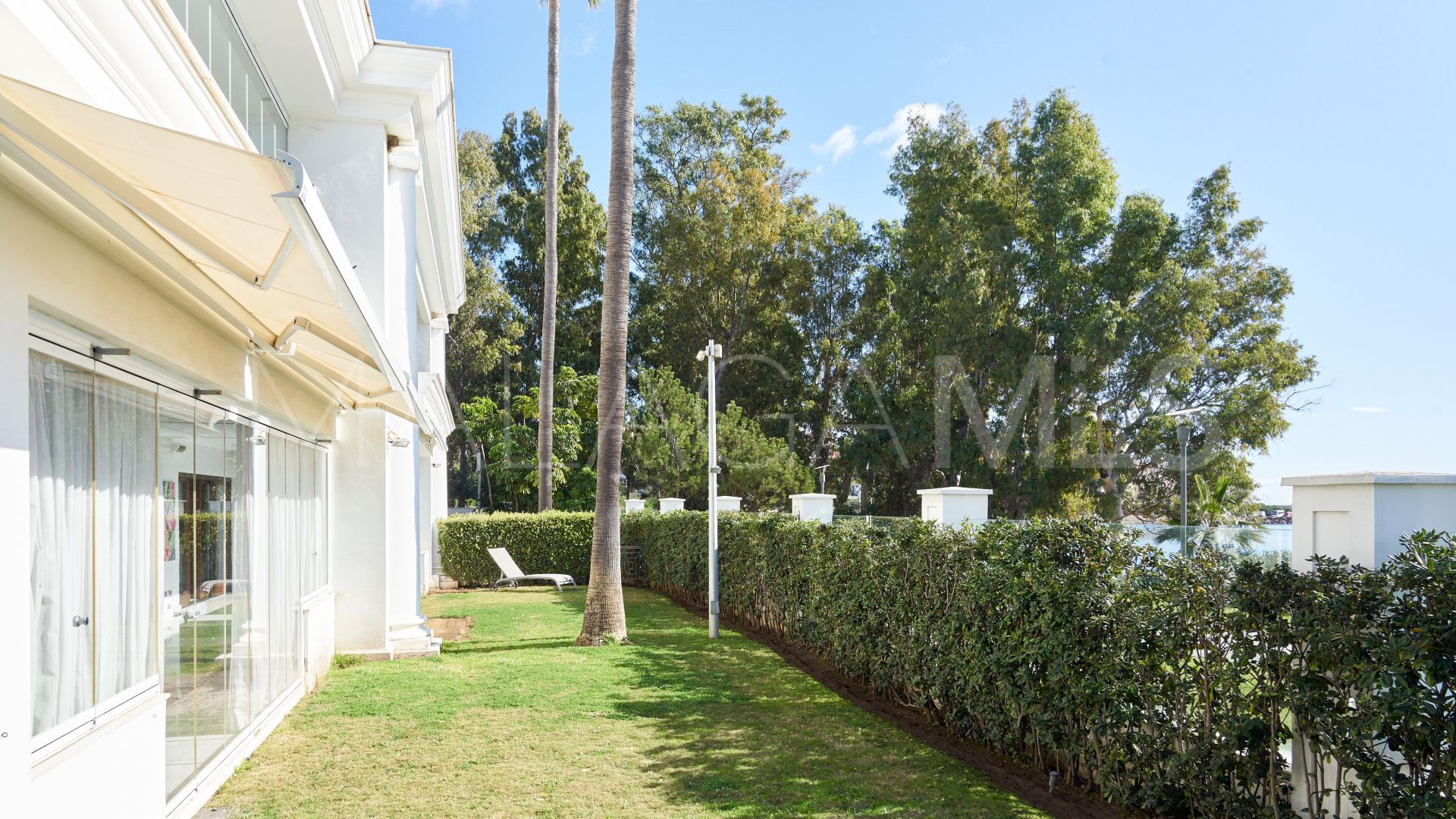 For sale ground floor apartment in Doncella Beach
