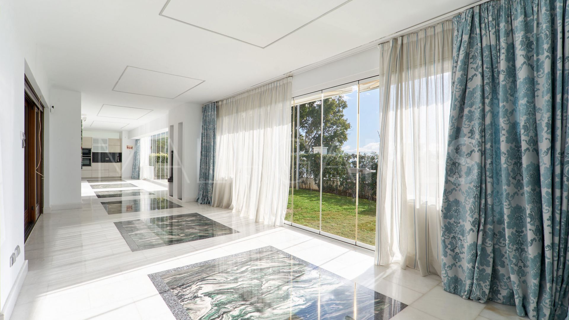 For sale ground floor apartment in Doncella Beach