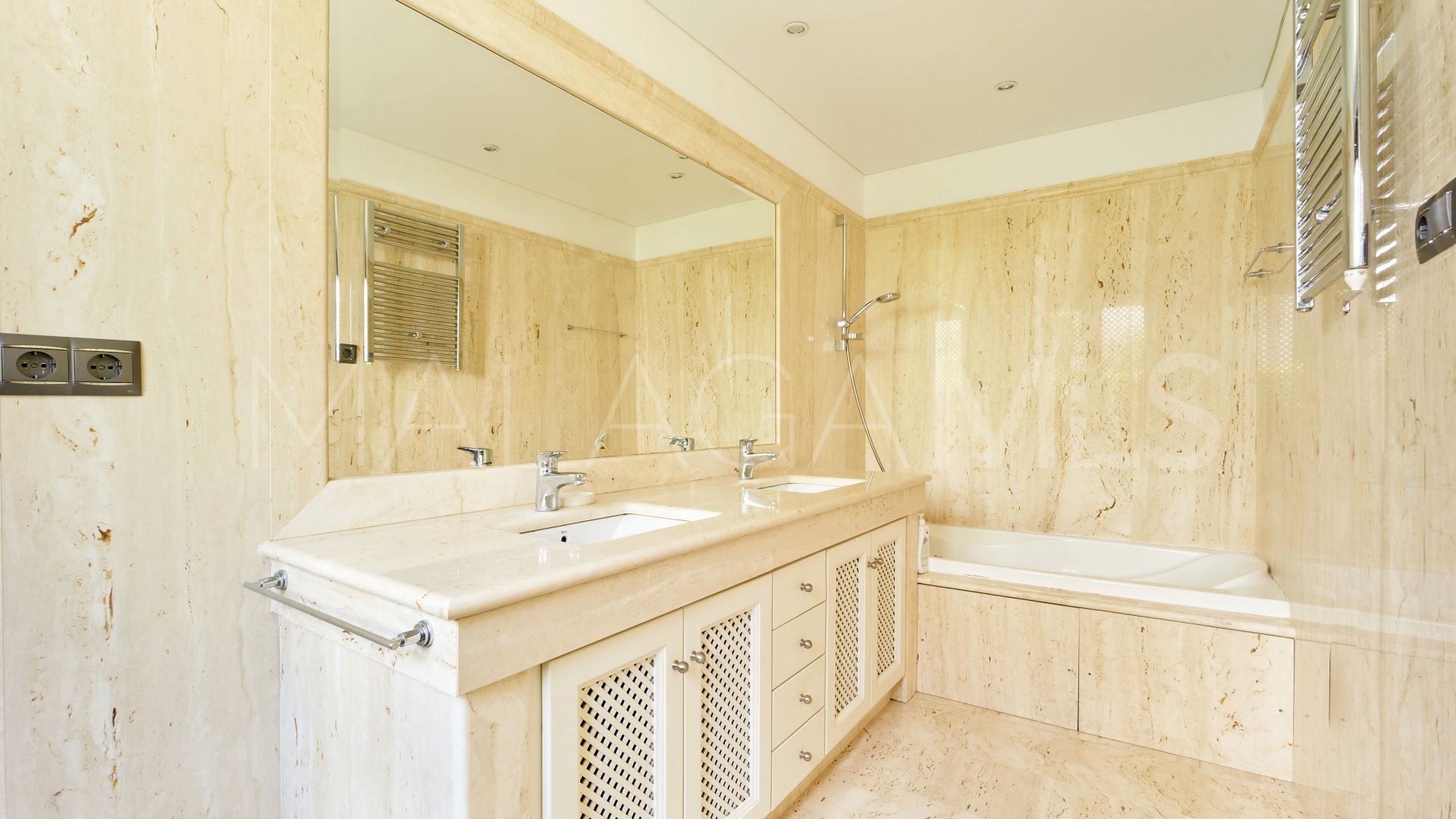 For sale ground floor apartment in Doncella Beach
