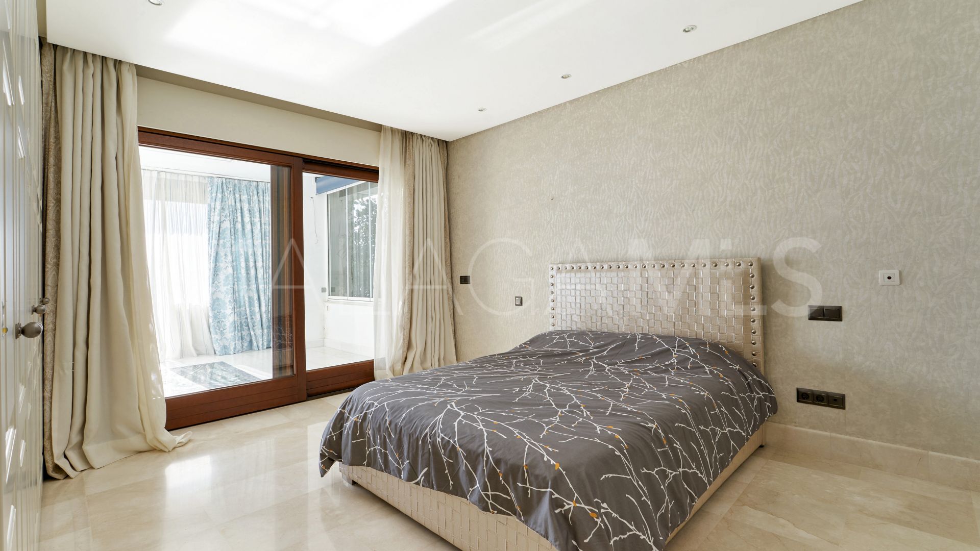 For sale ground floor apartment in Doncella Beach