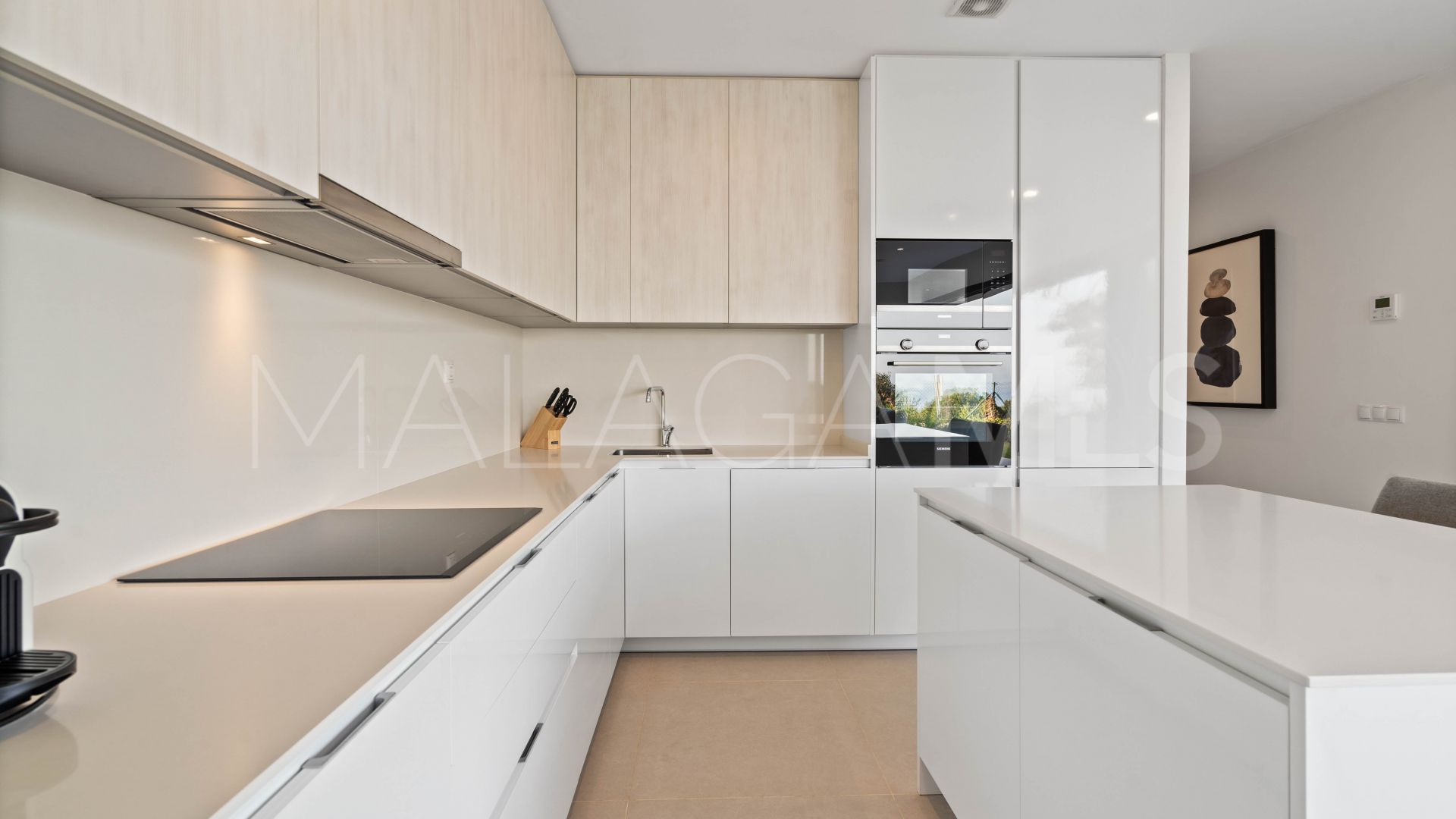 Pareado for sale in Finca Cortesin with 4 bedrooms