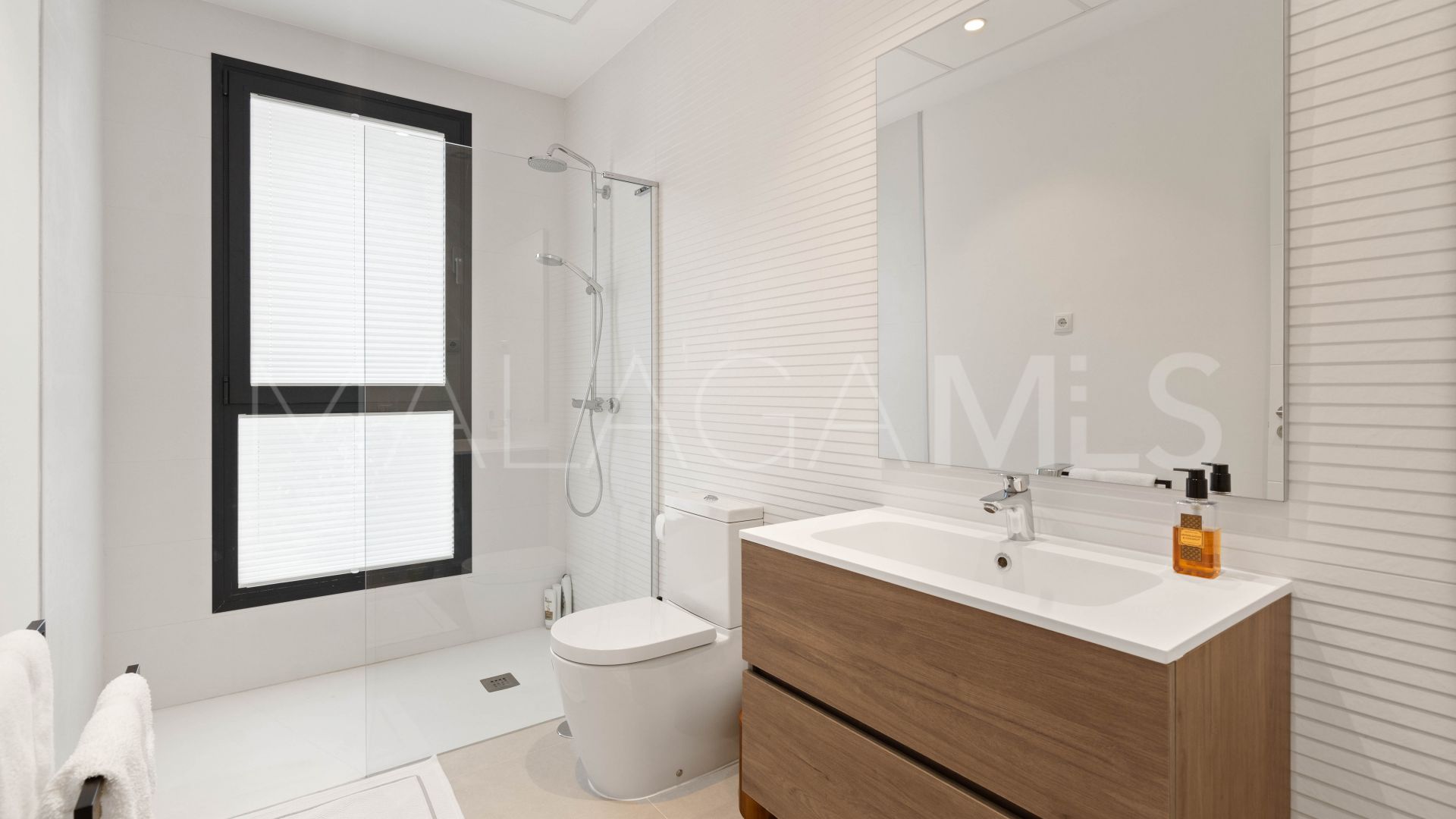 Pareado for sale in Finca Cortesin with 4 bedrooms