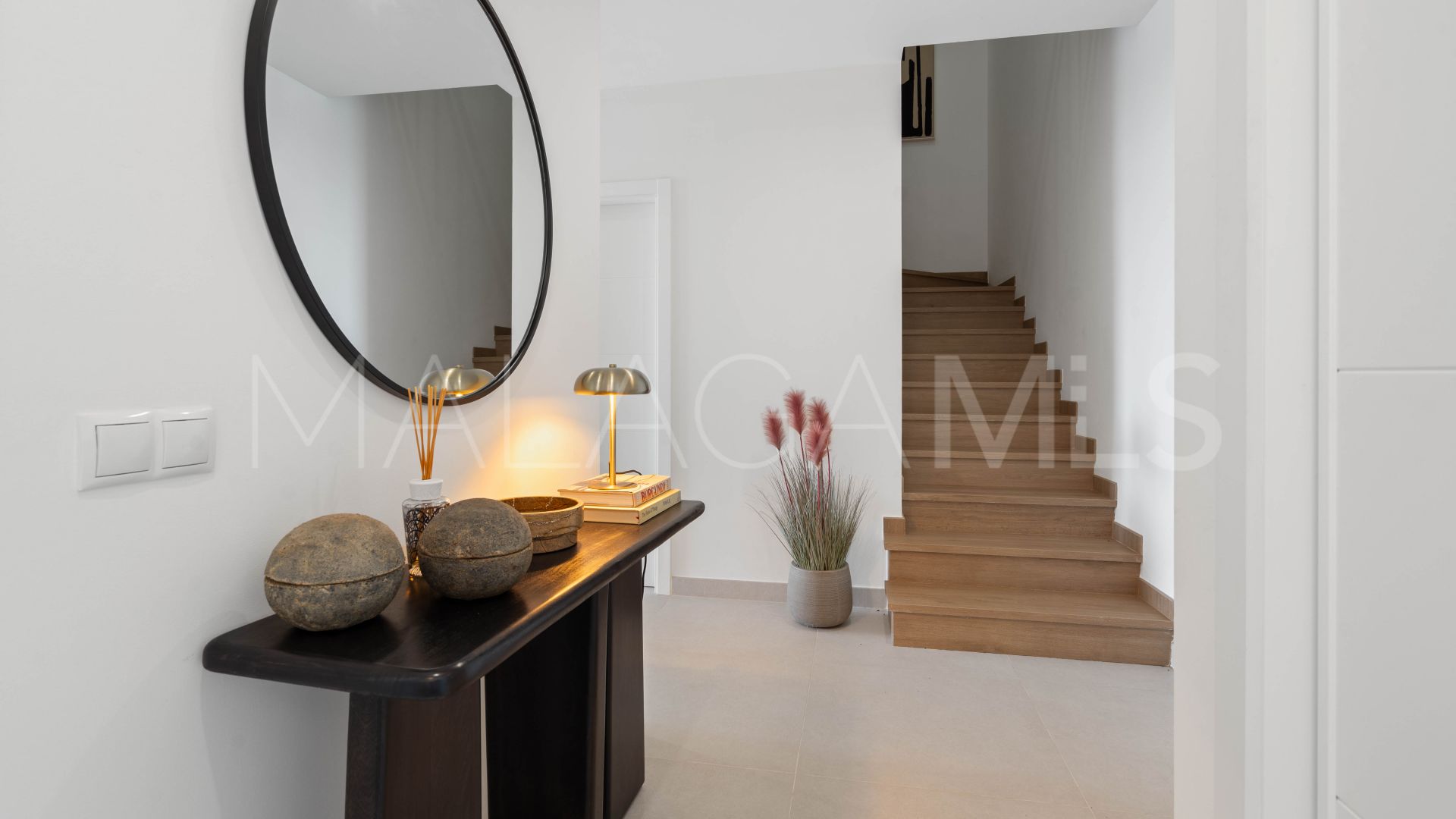 Pareado for sale in Finca Cortesin with 4 bedrooms