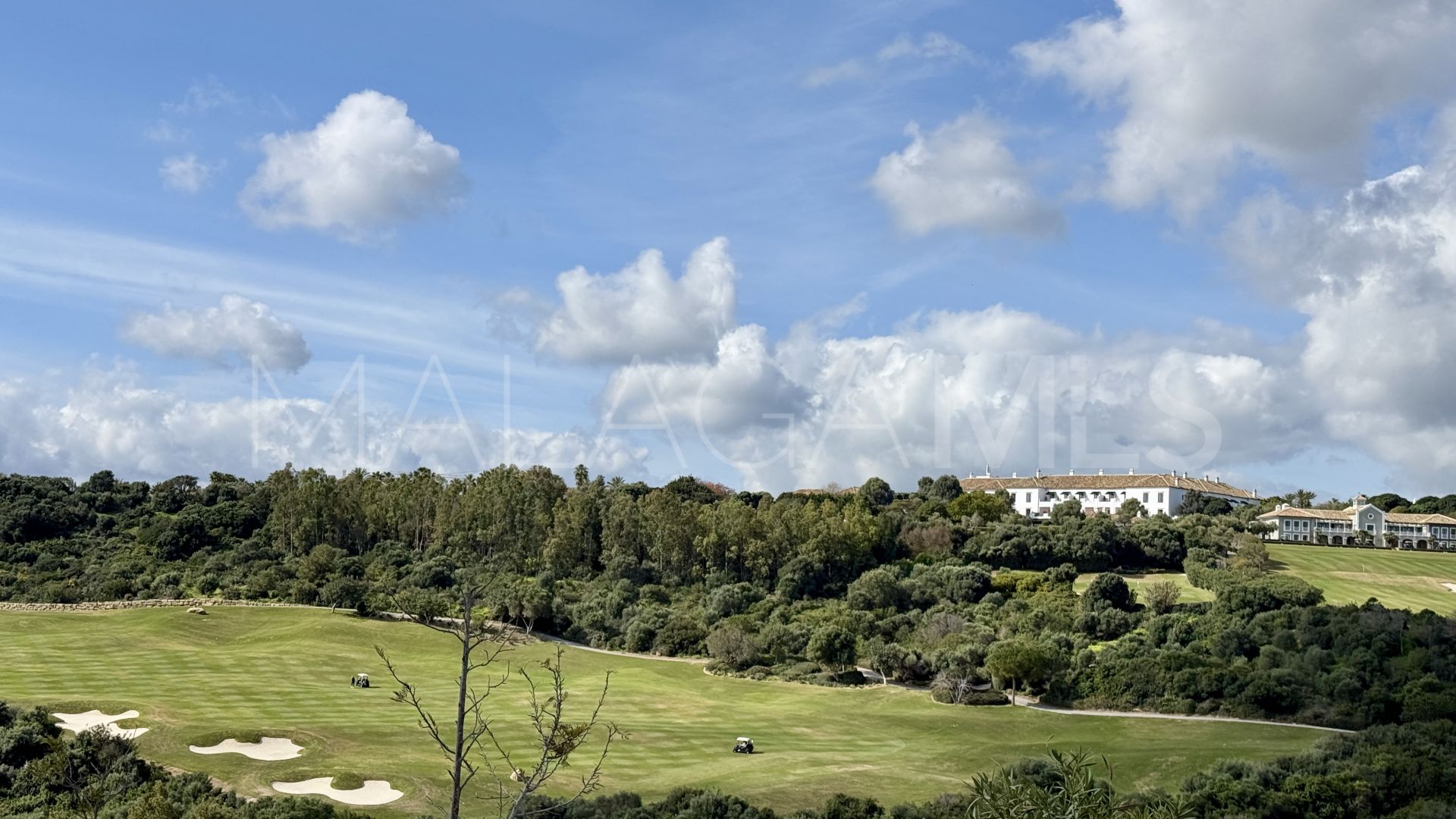 Pareado for sale in Finca Cortesin with 4 bedrooms
