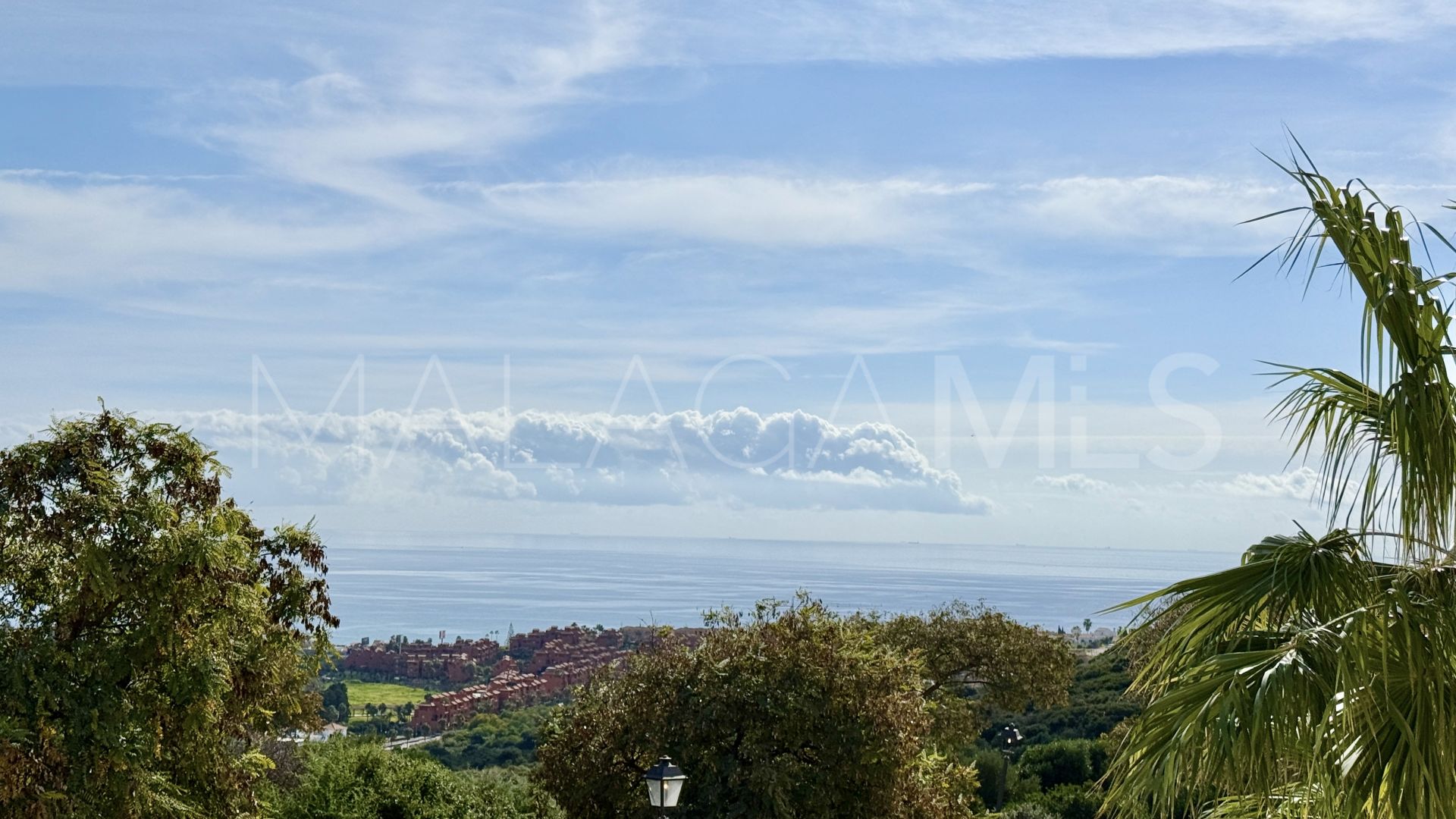Pareado for sale in Finca Cortesin with 4 bedrooms