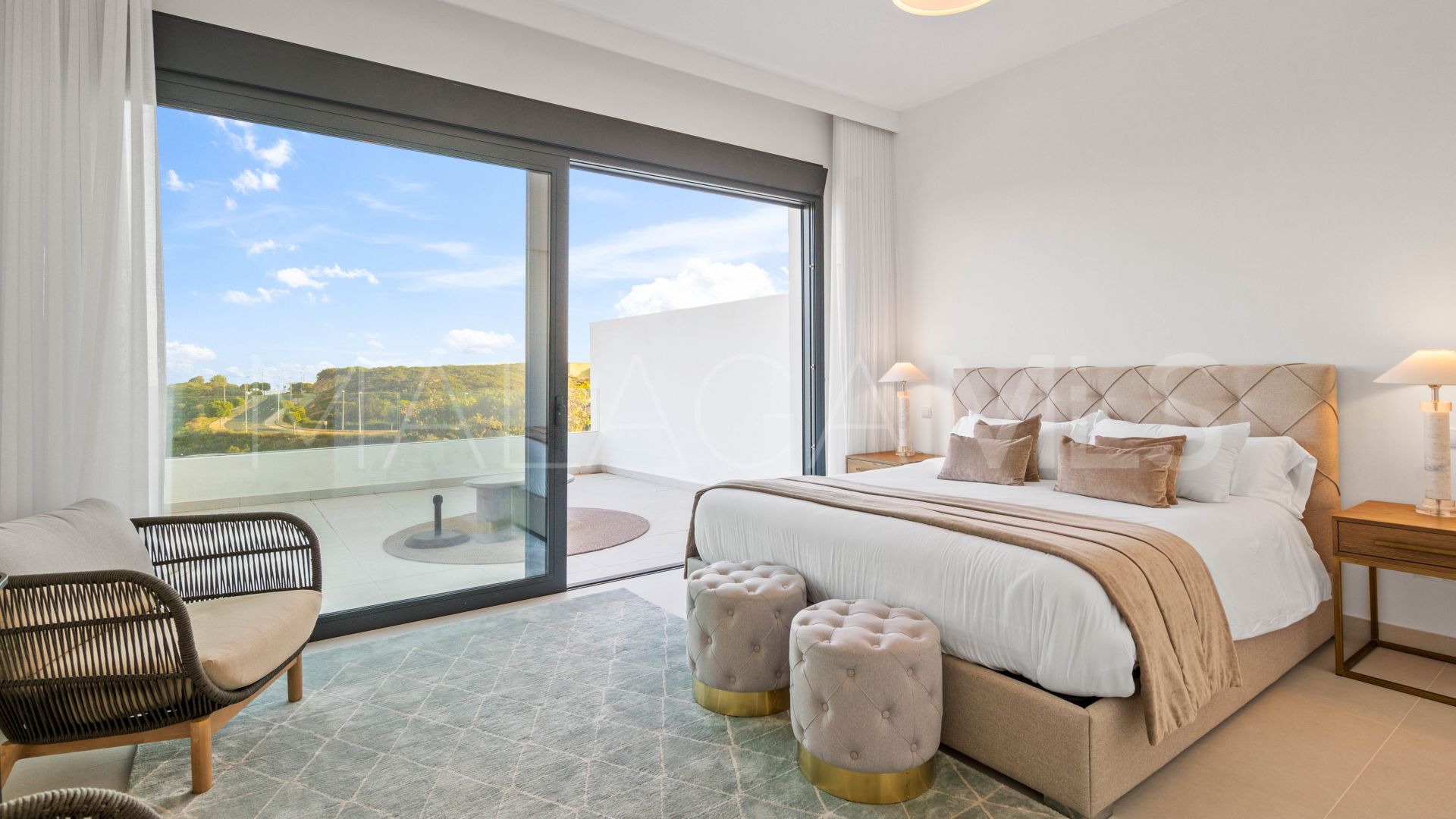 Pareado for sale in Finca Cortesin with 4 bedrooms