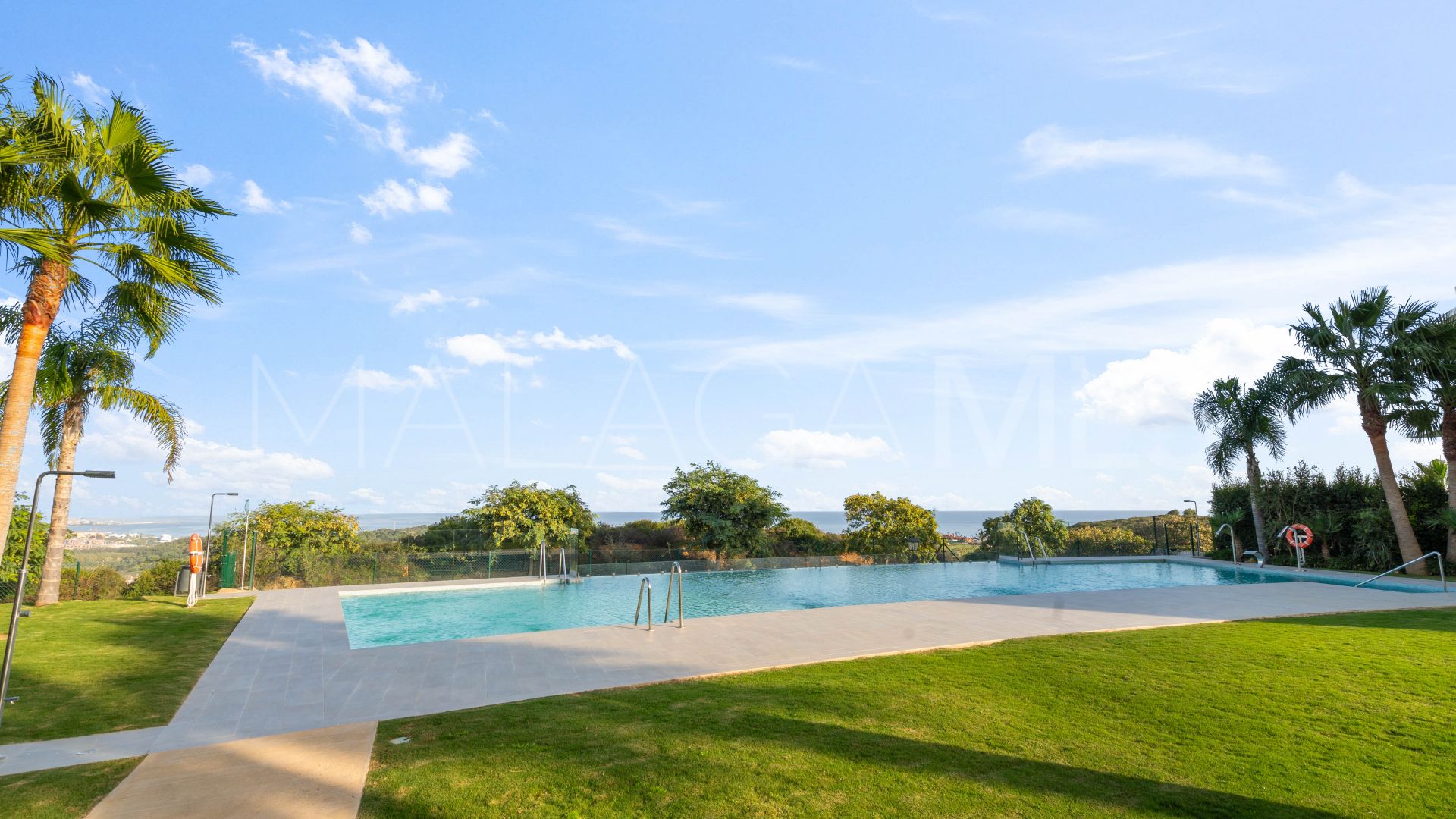 Pareado for sale in Finca Cortesin with 4 bedrooms