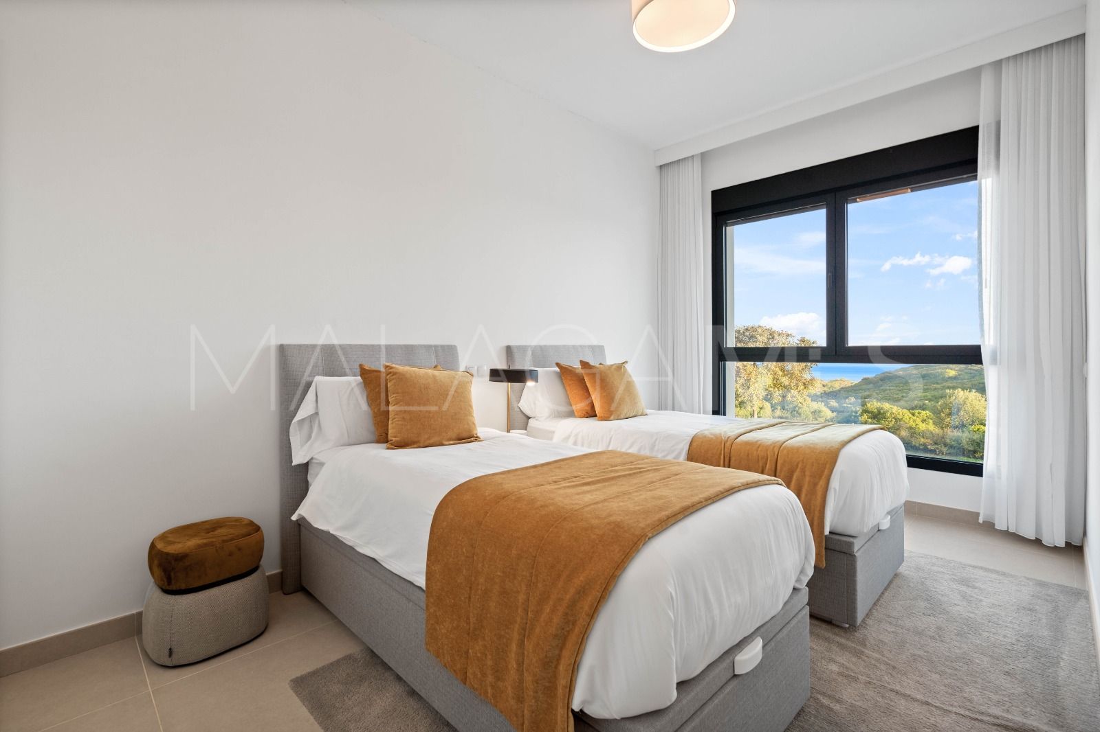 Pareado for sale in Finca Cortesin with 4 bedrooms