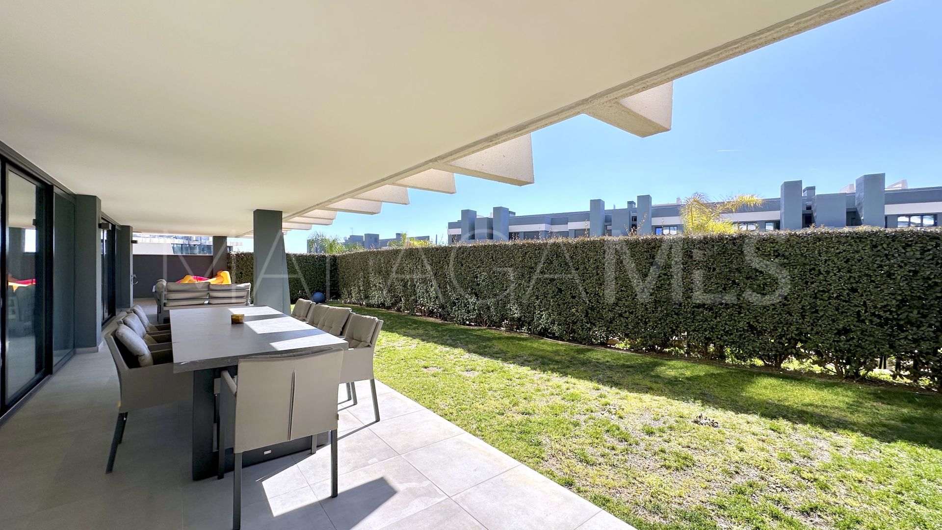 Markplanslägenhet for sale in Estepona Öst