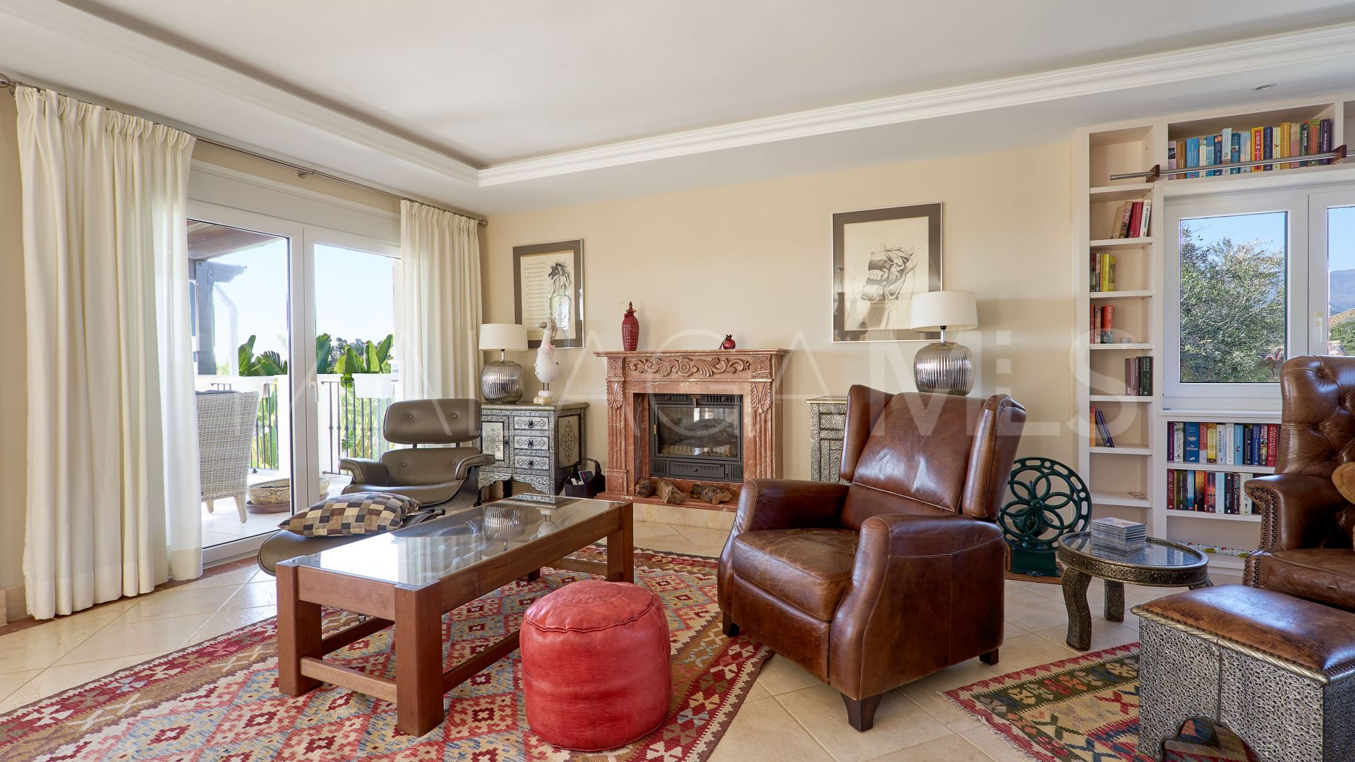 Buy El Padron villa with 4 bedrooms