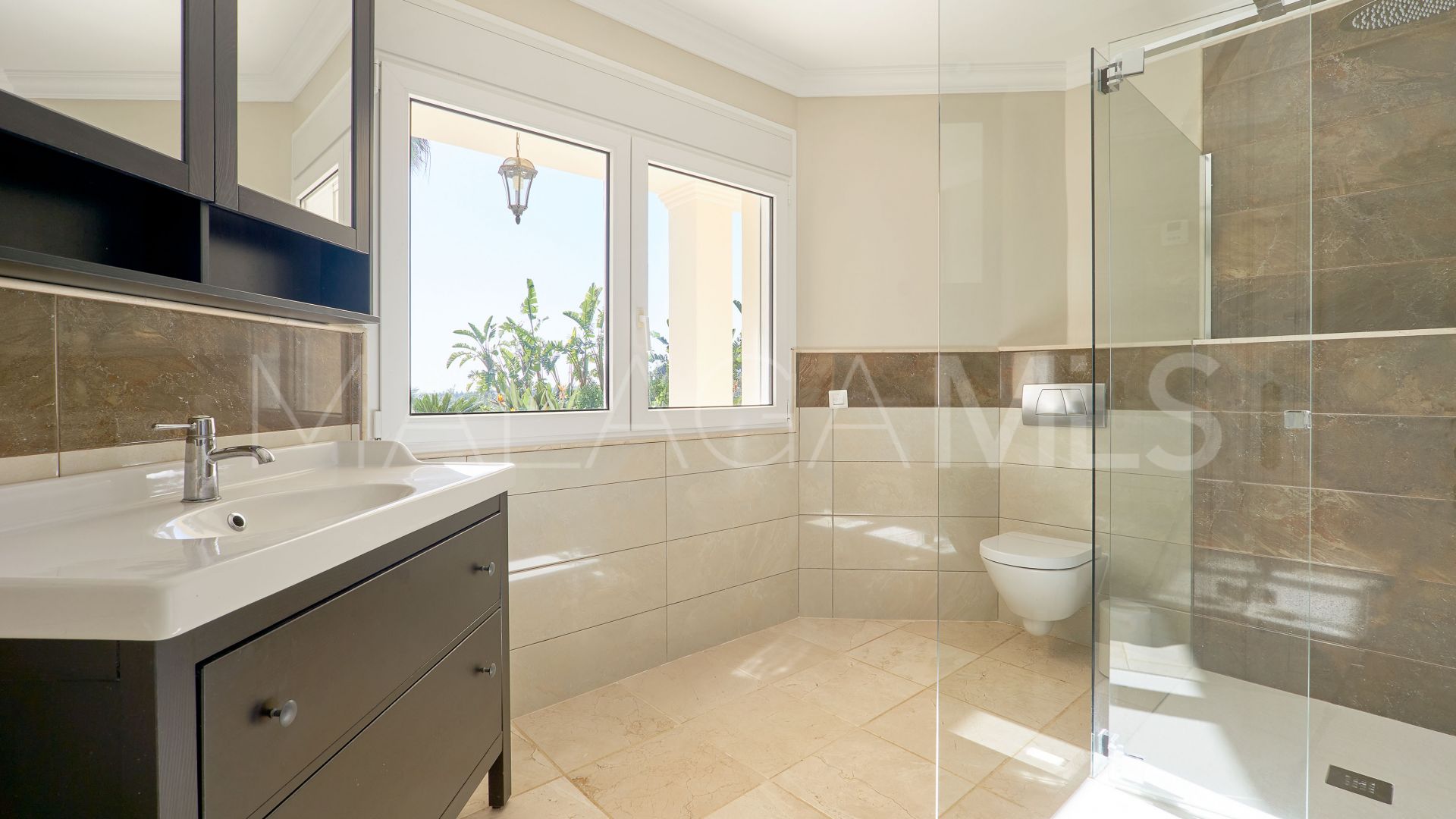 Buy El Padron villa with 4 bedrooms