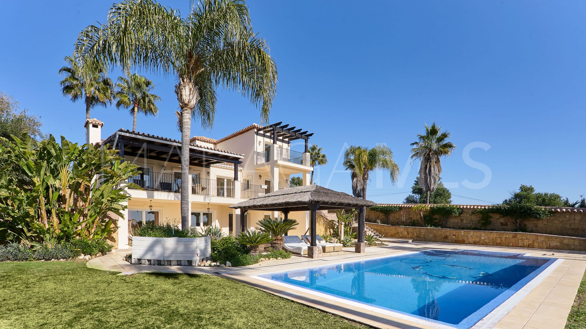 Buy El Padron villa with 4 bedrooms