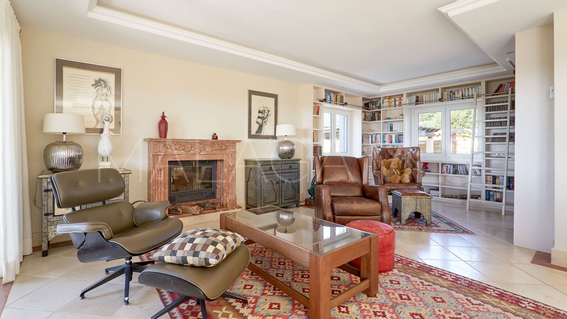 Buy El Padron villa with 4 bedrooms