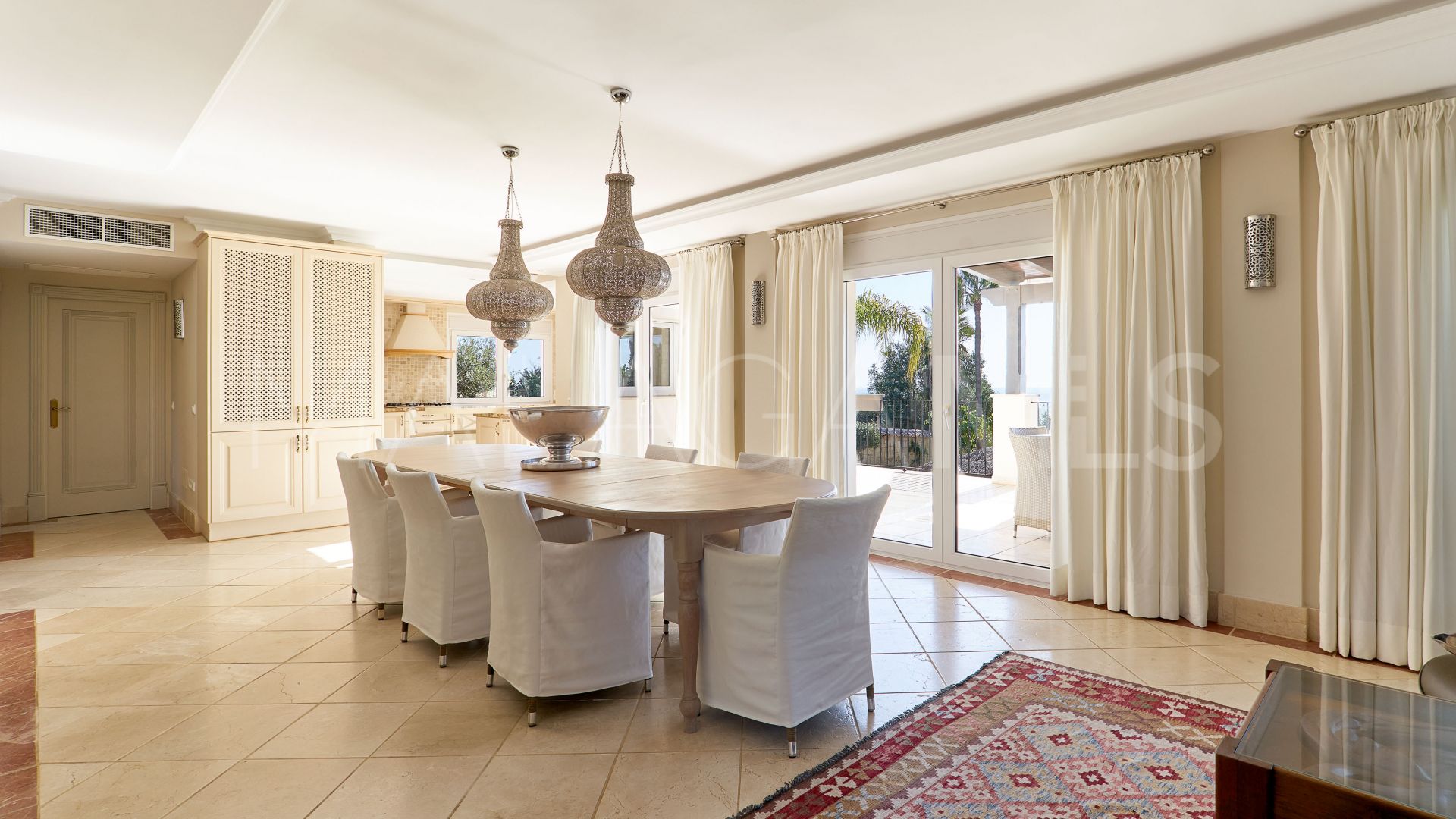 Buy El Padron villa with 4 bedrooms