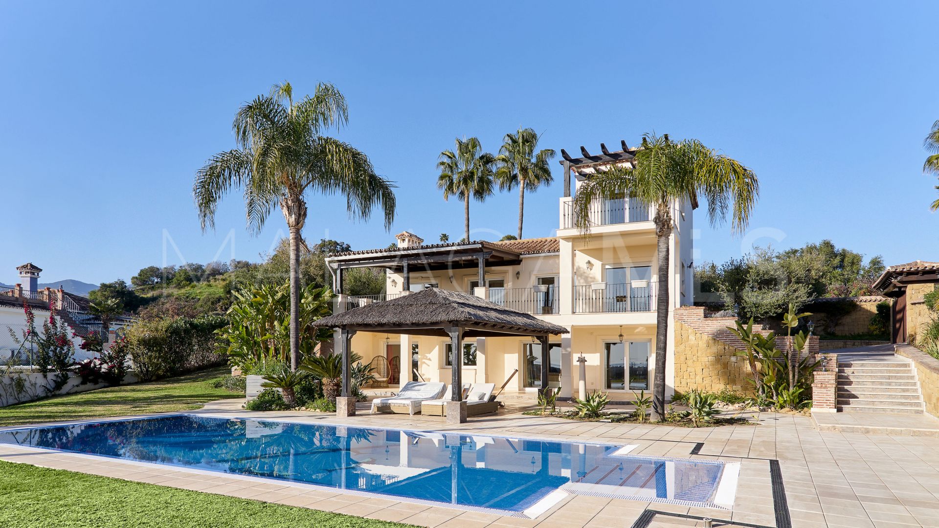 Buy El Padron villa with 4 bedrooms