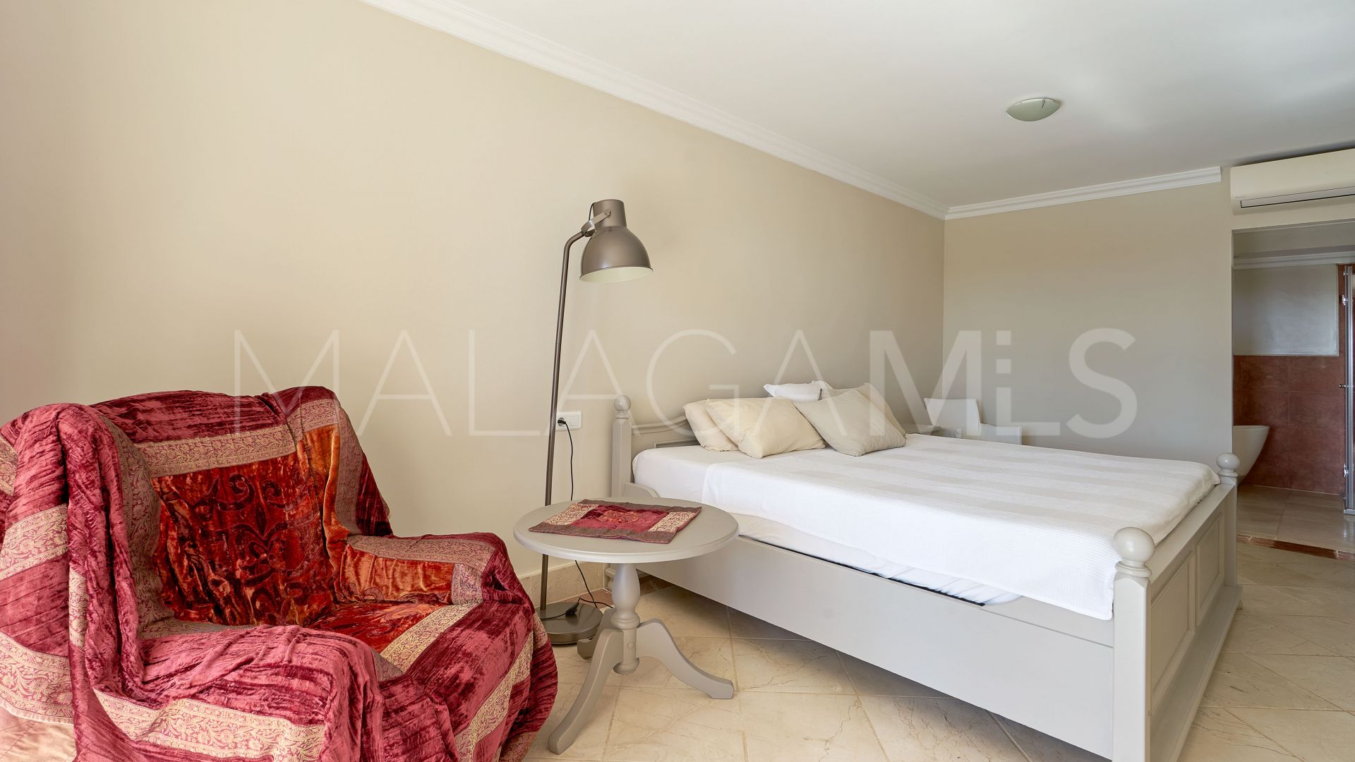 Buy El Padron villa with 4 bedrooms