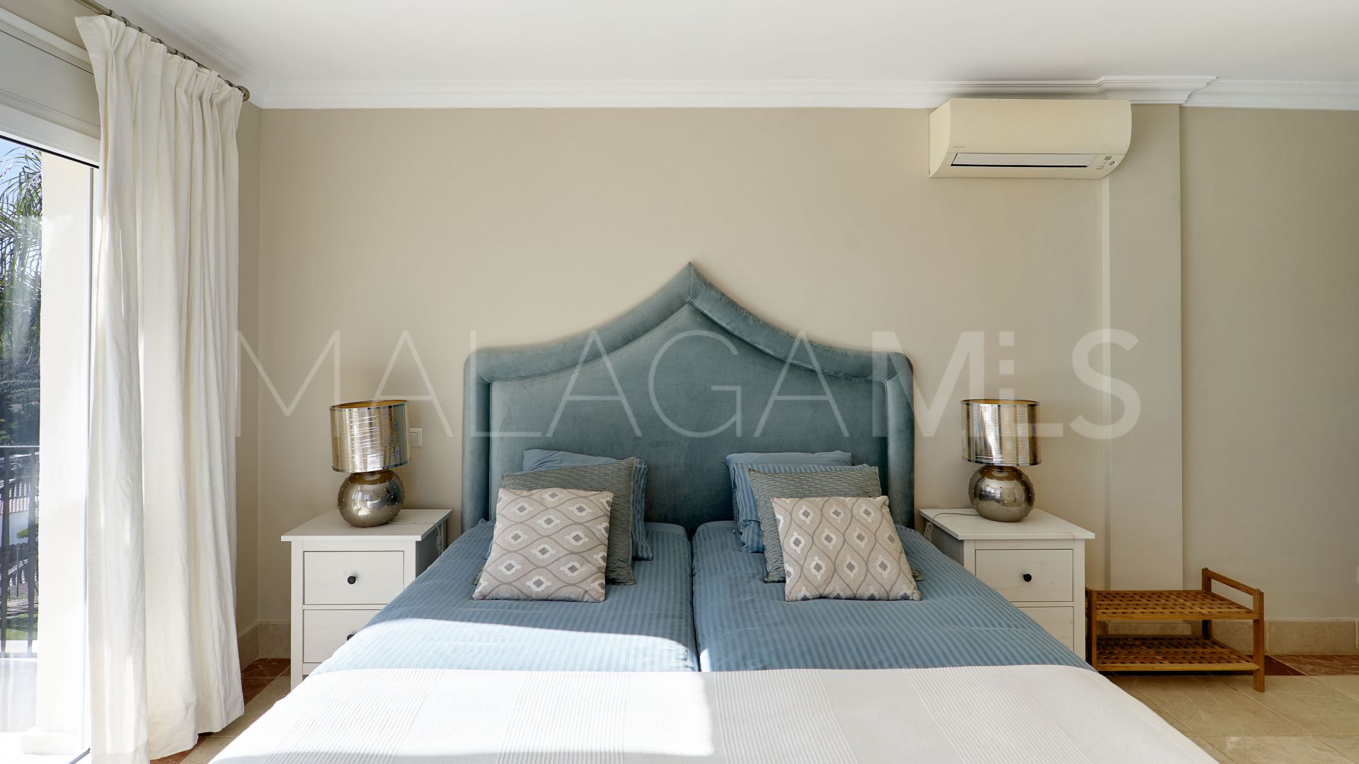 Buy El Padron villa with 4 bedrooms