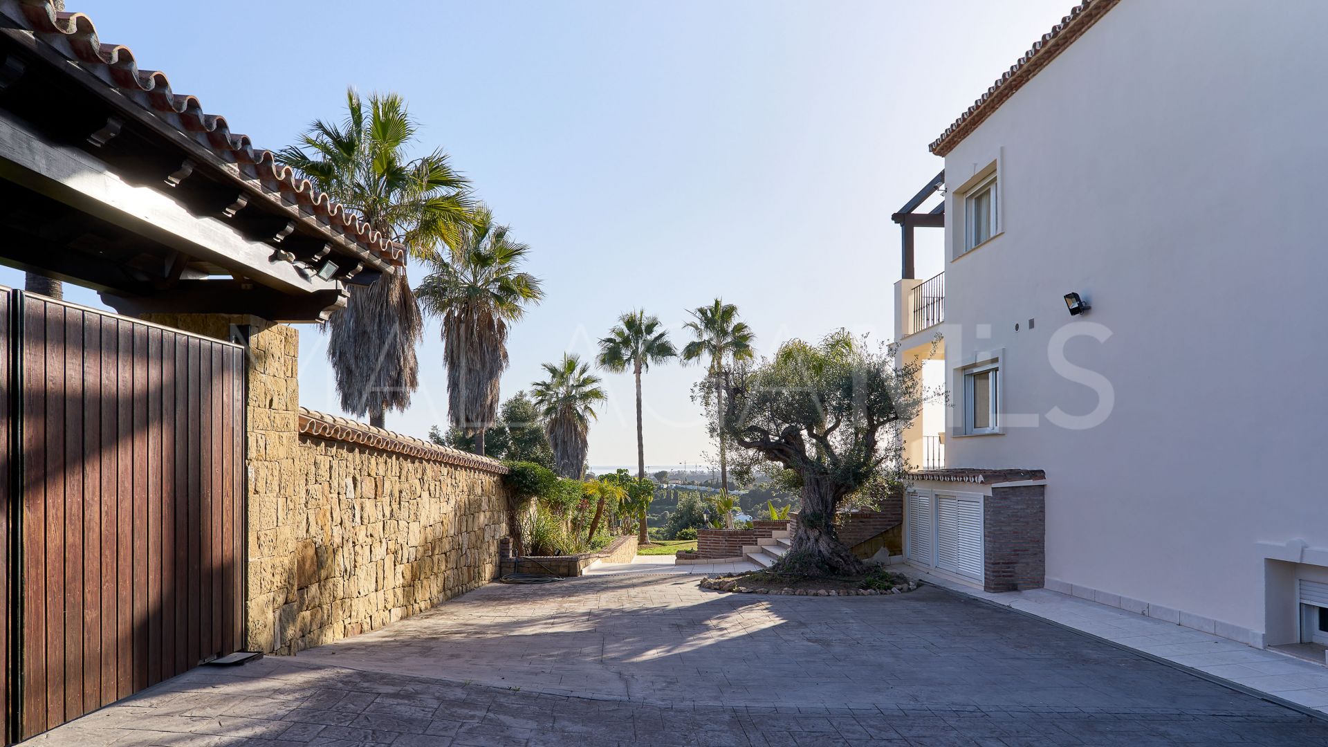 Buy El Padron villa with 4 bedrooms