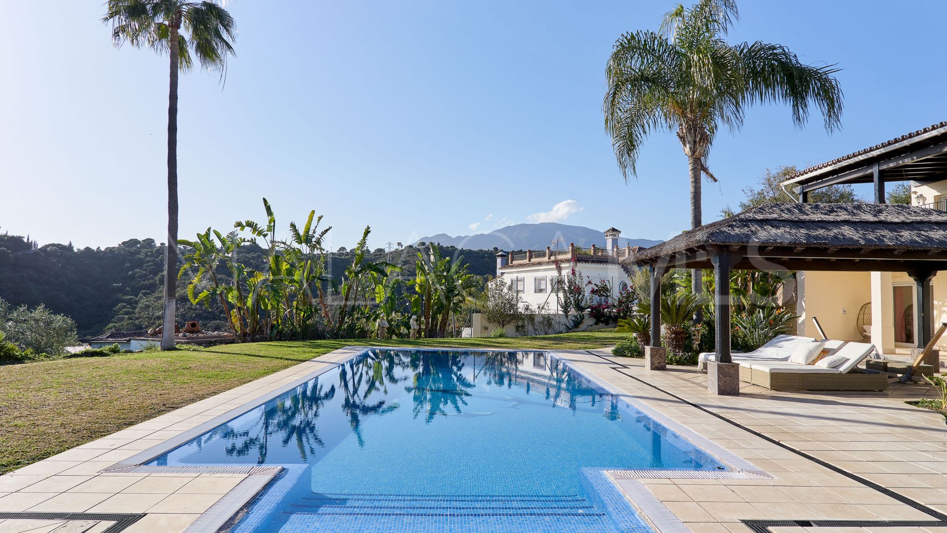 Buy El Padron villa with 4 bedrooms
