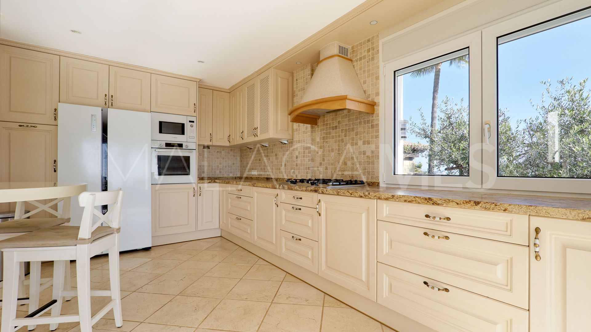 Buy El Padron villa with 4 bedrooms
