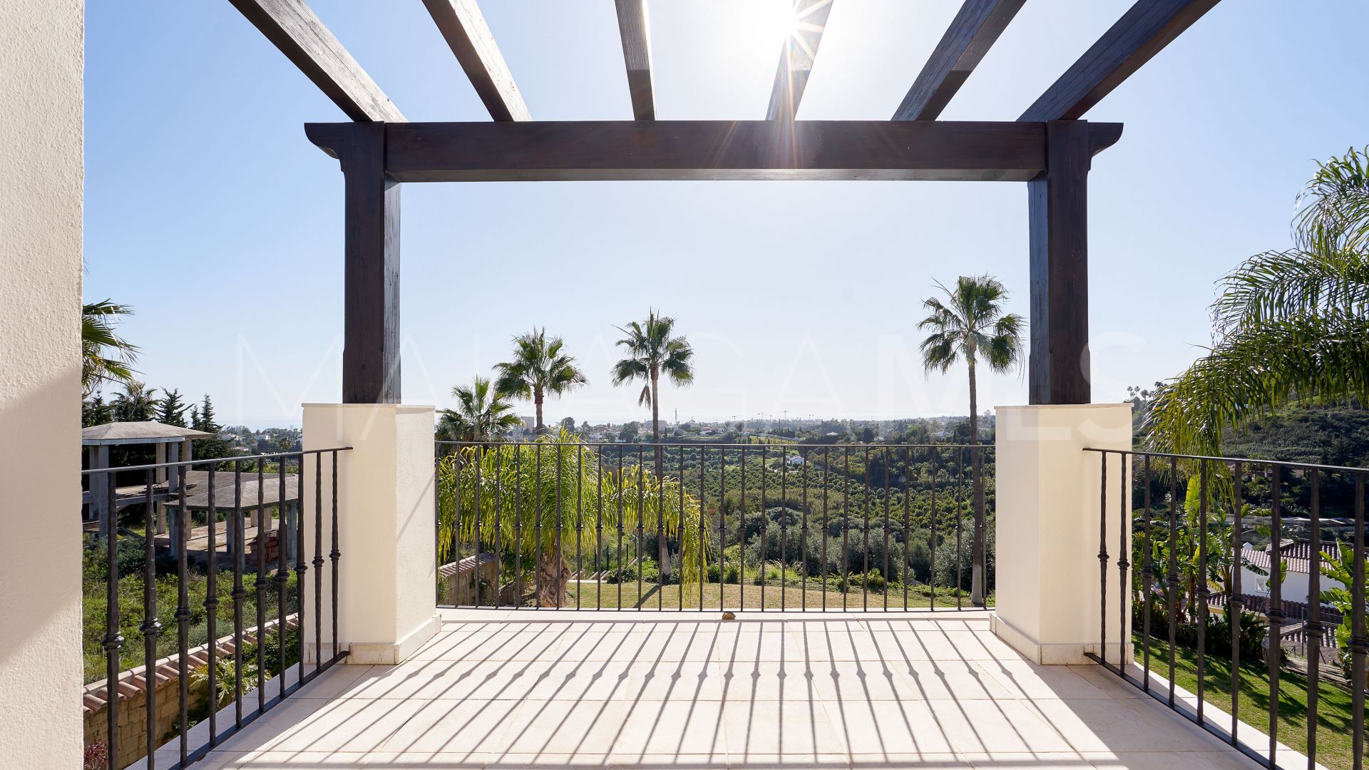 Buy El Padron villa with 4 bedrooms