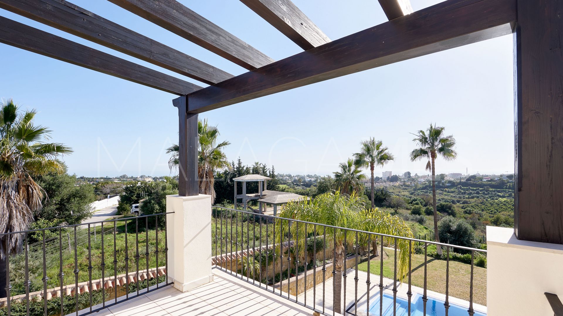 Buy El Padron villa with 4 bedrooms