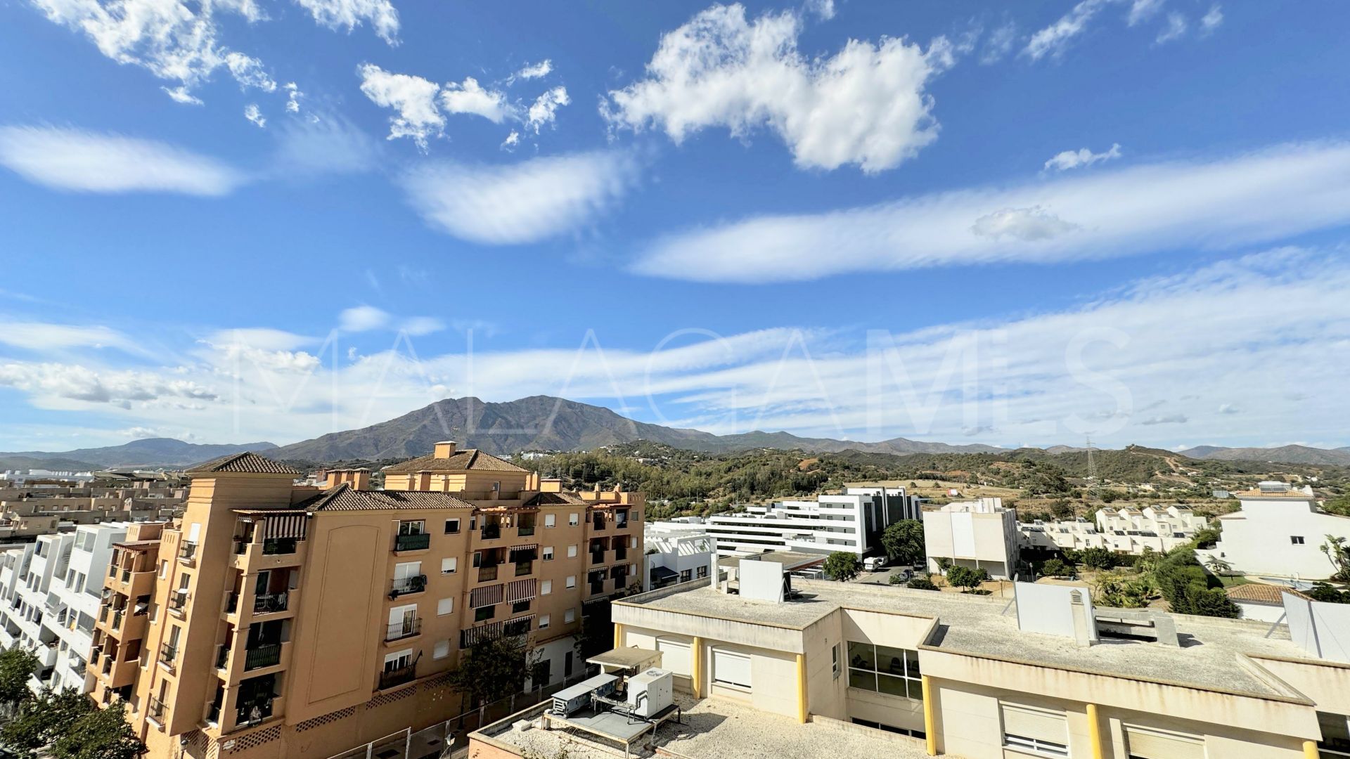 For sale apartment in Estepona Town with 3 bedrooms