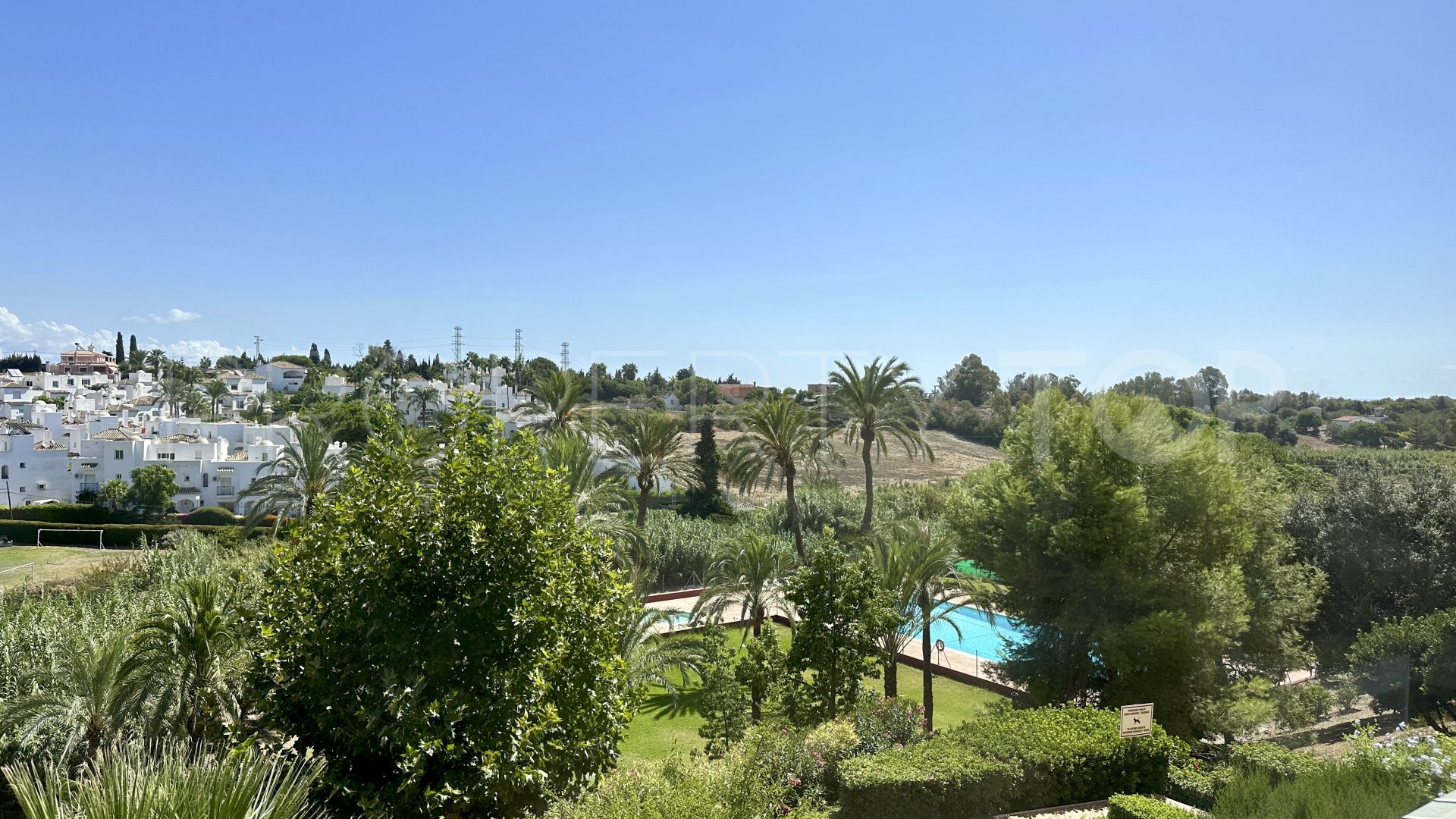 3 bedrooms penthouse in Estepona East for sale