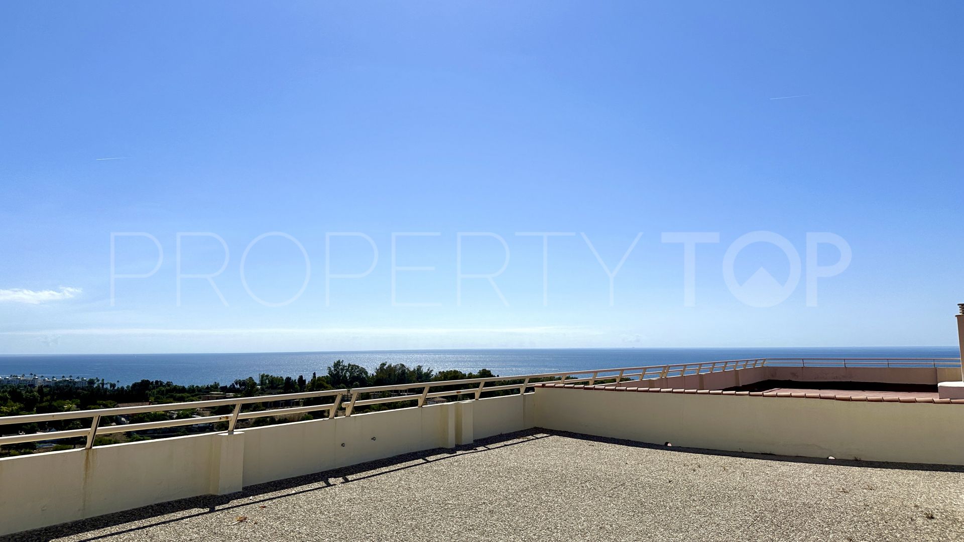 3 bedrooms penthouse in Estepona East for sale