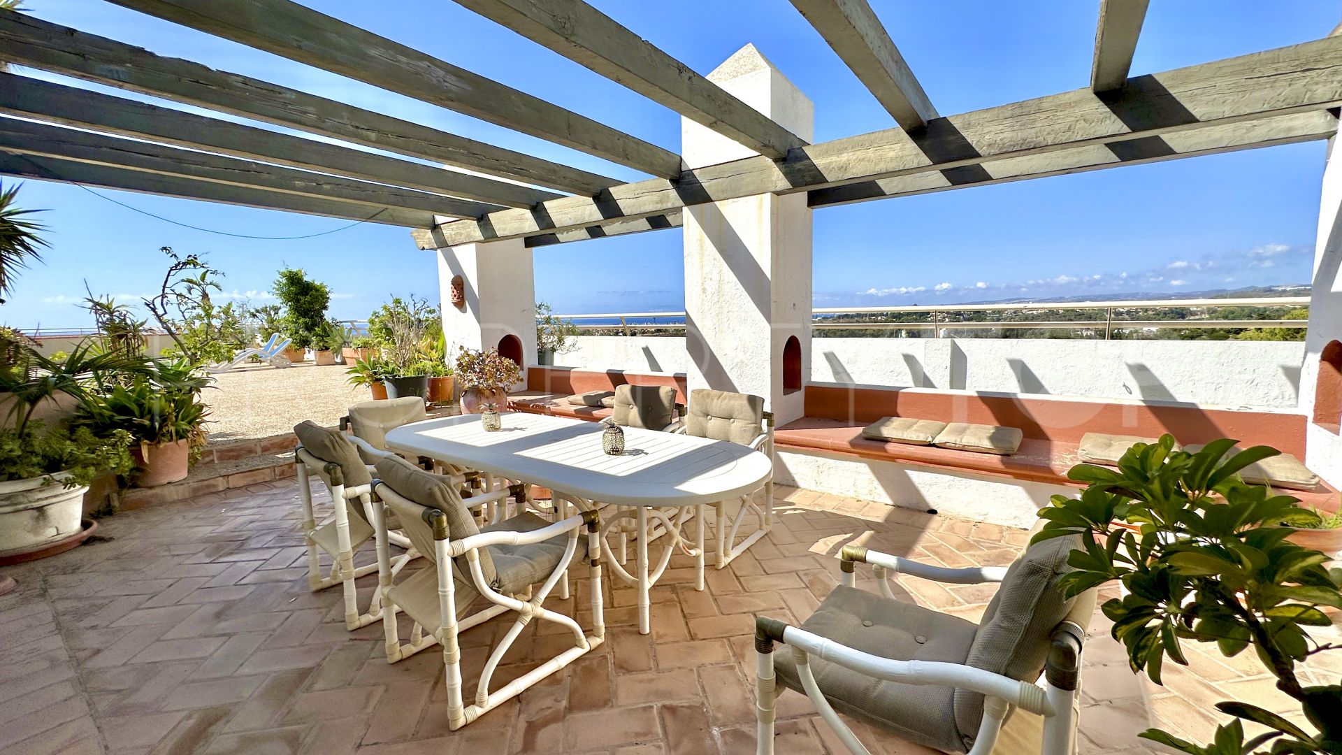 3 bedrooms penthouse in Estepona East for sale