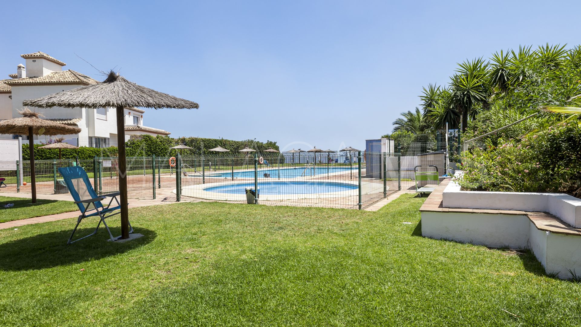 Se vende atico duplex in Bahía de Estepona with 3 bedrooms