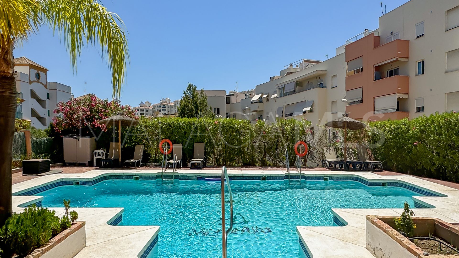 Flat for sale in Estepona Puerto