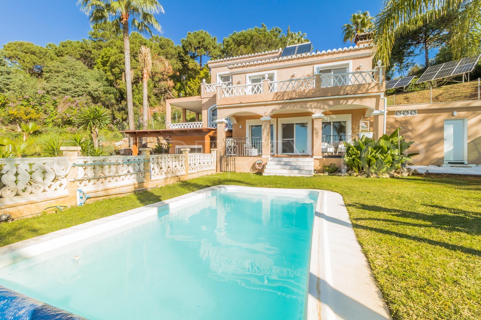 Estepona East 4 bedrooms villa for sale