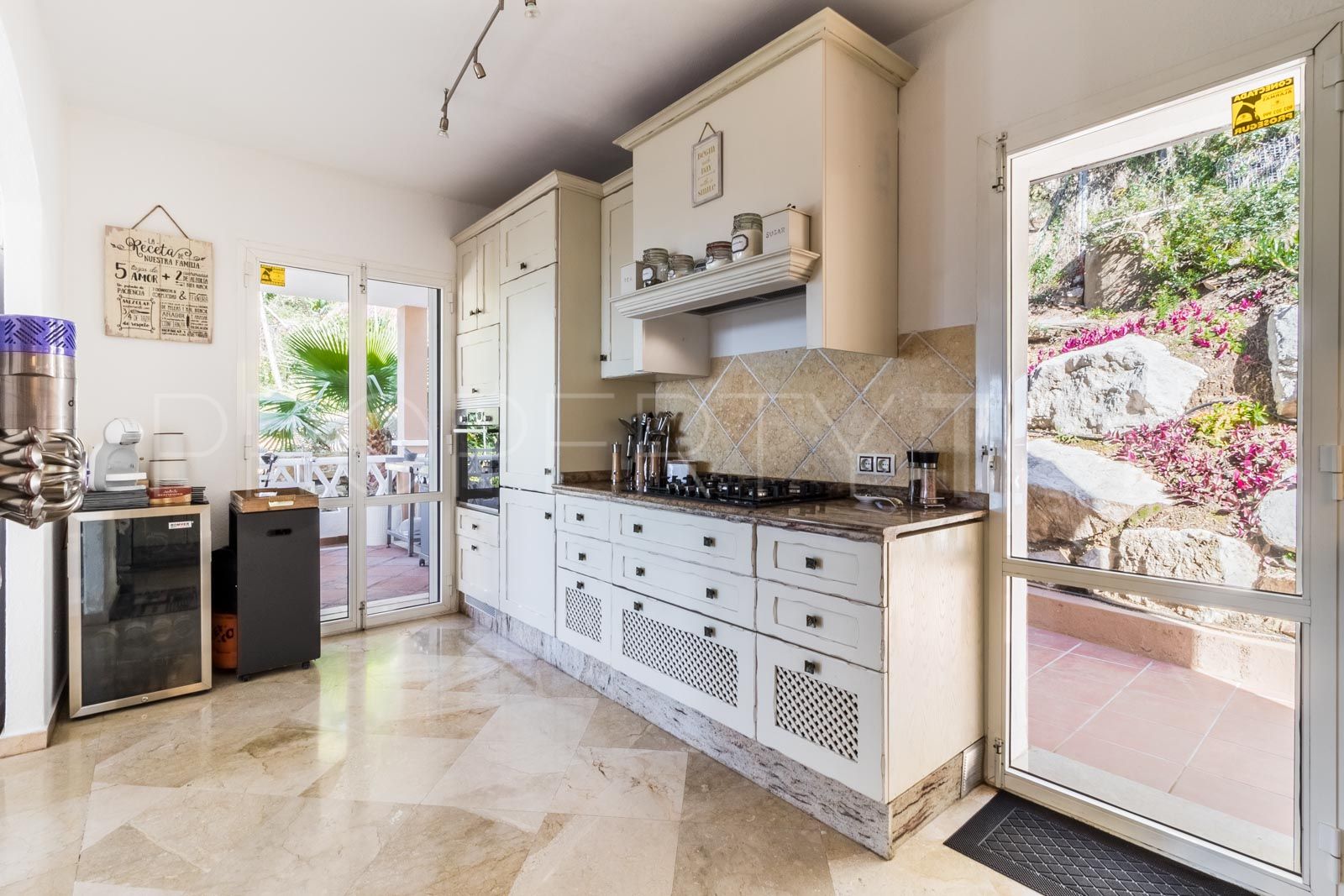 Estepona East 4 bedrooms villa for sale