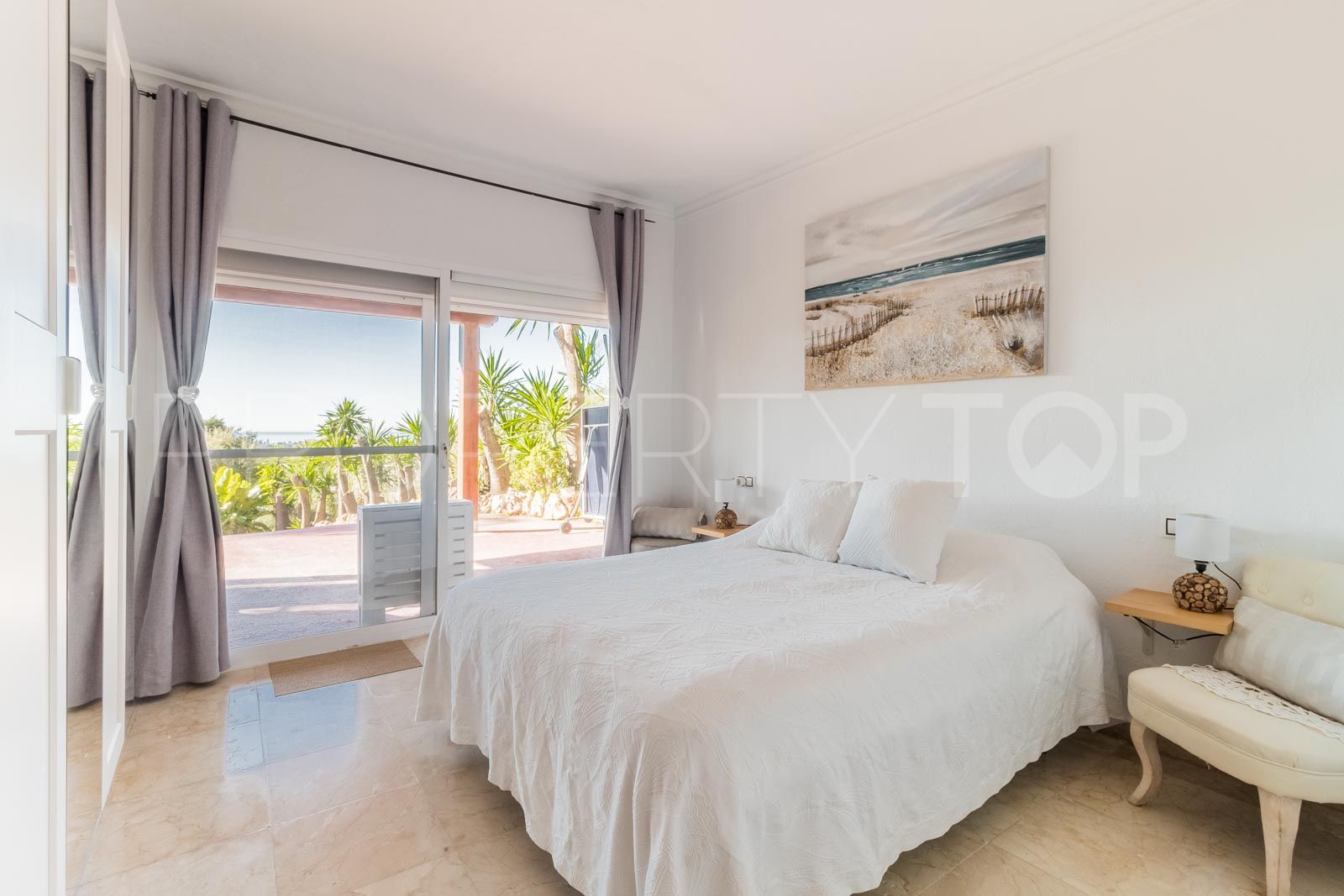 Estepona East 4 bedrooms villa for sale