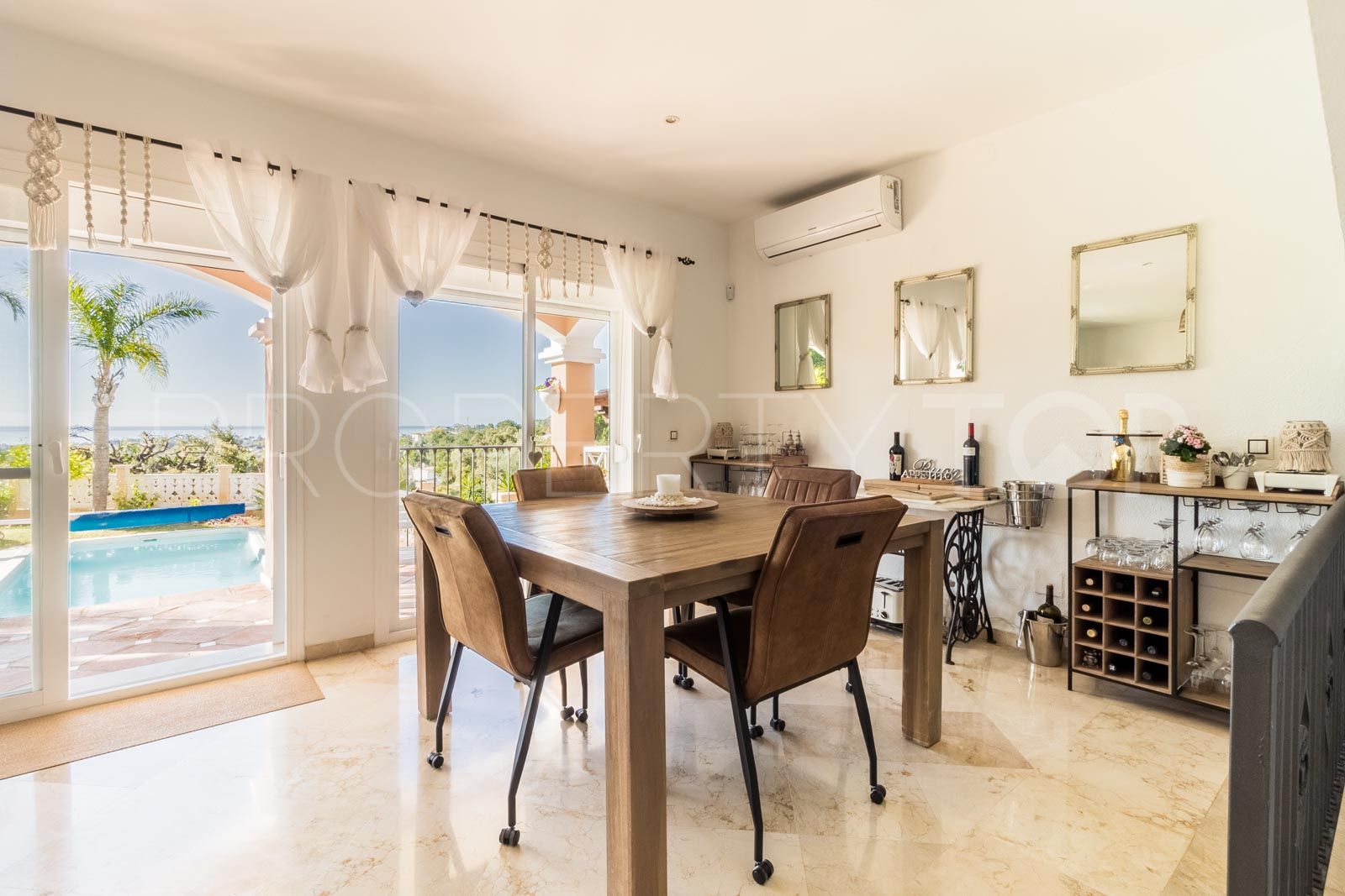 Estepona East 4 bedrooms villa for sale