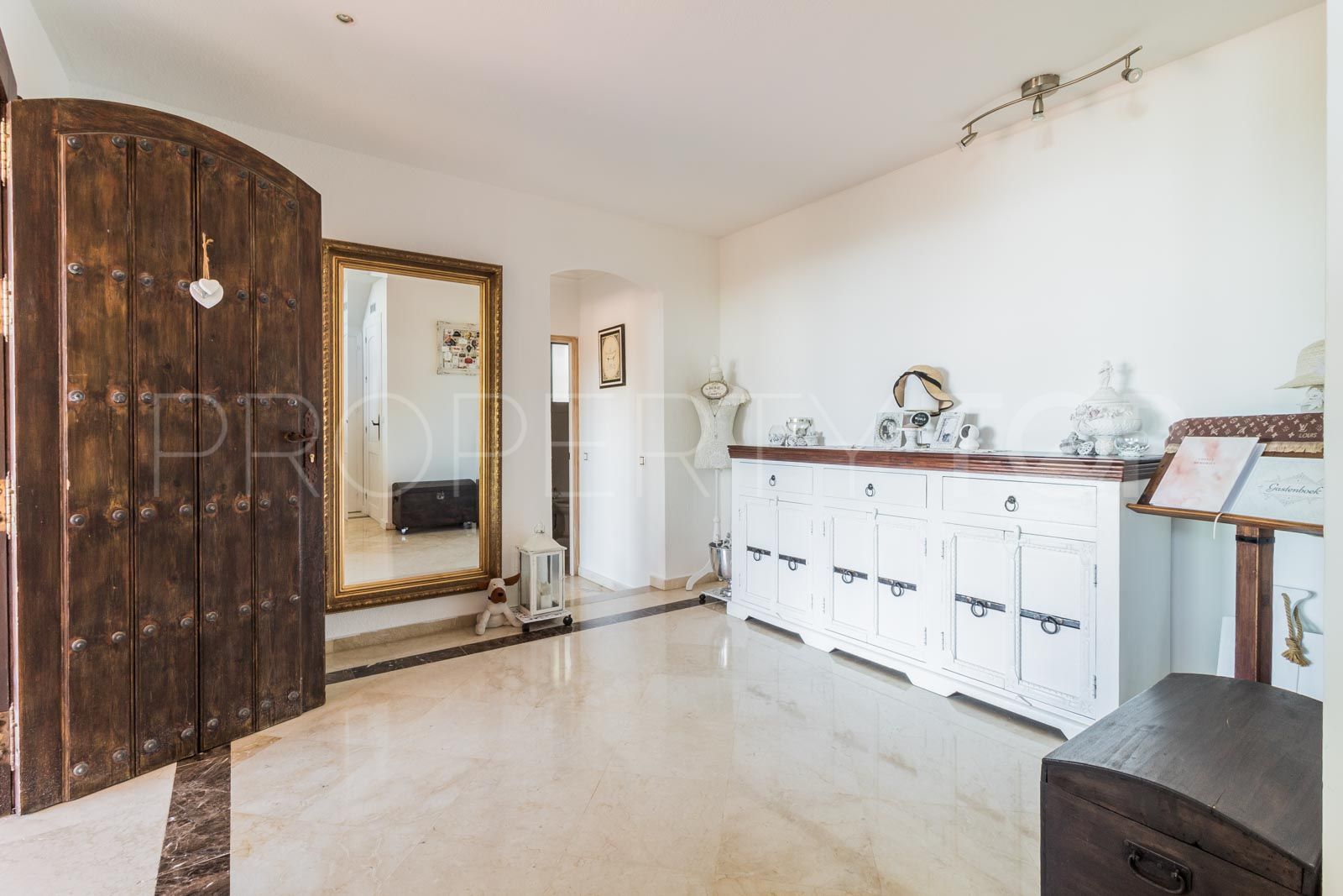 Estepona East 4 bedrooms villa for sale