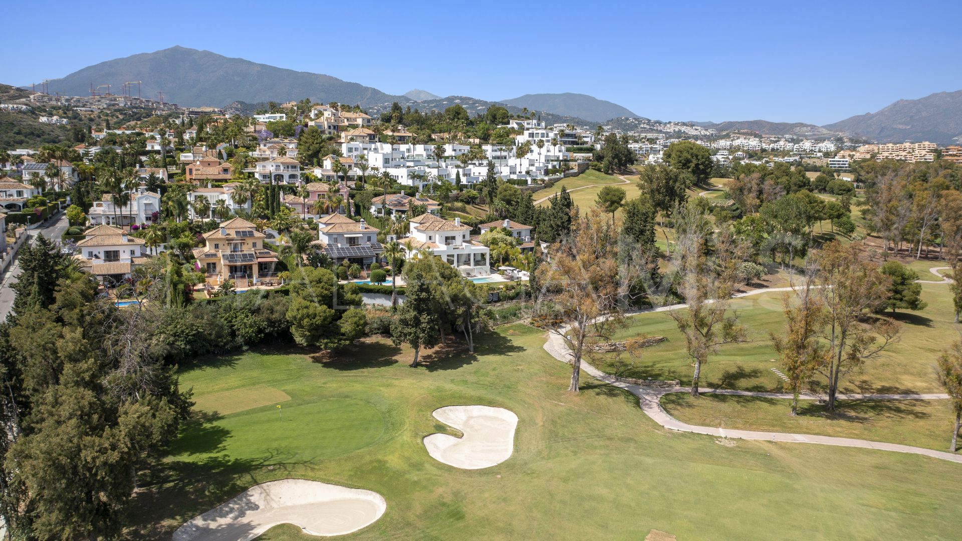 Hus i byn for sale in Atalaya Golf