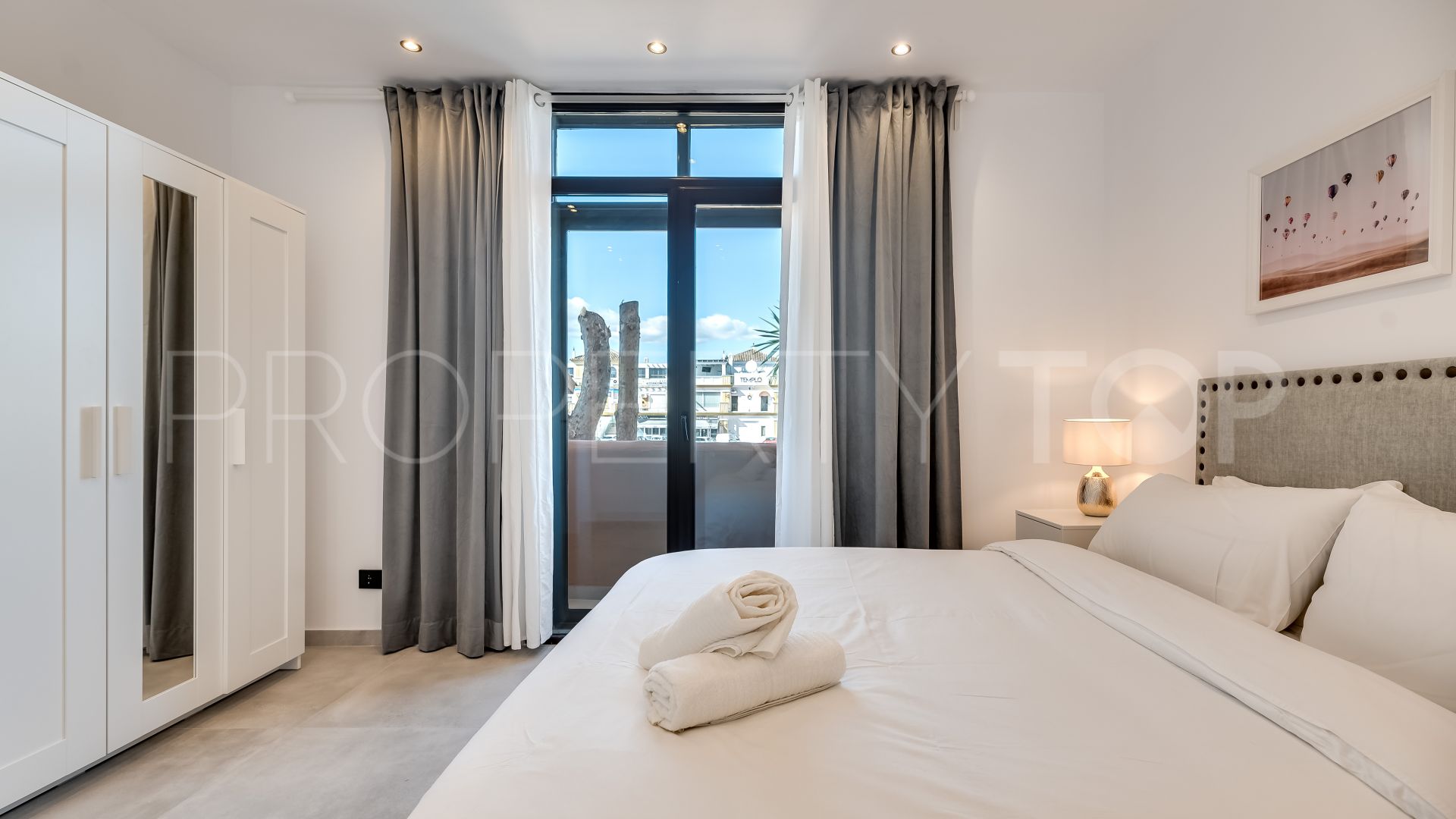 Buy 5 bedrooms apartment in El Paraiso Playa
