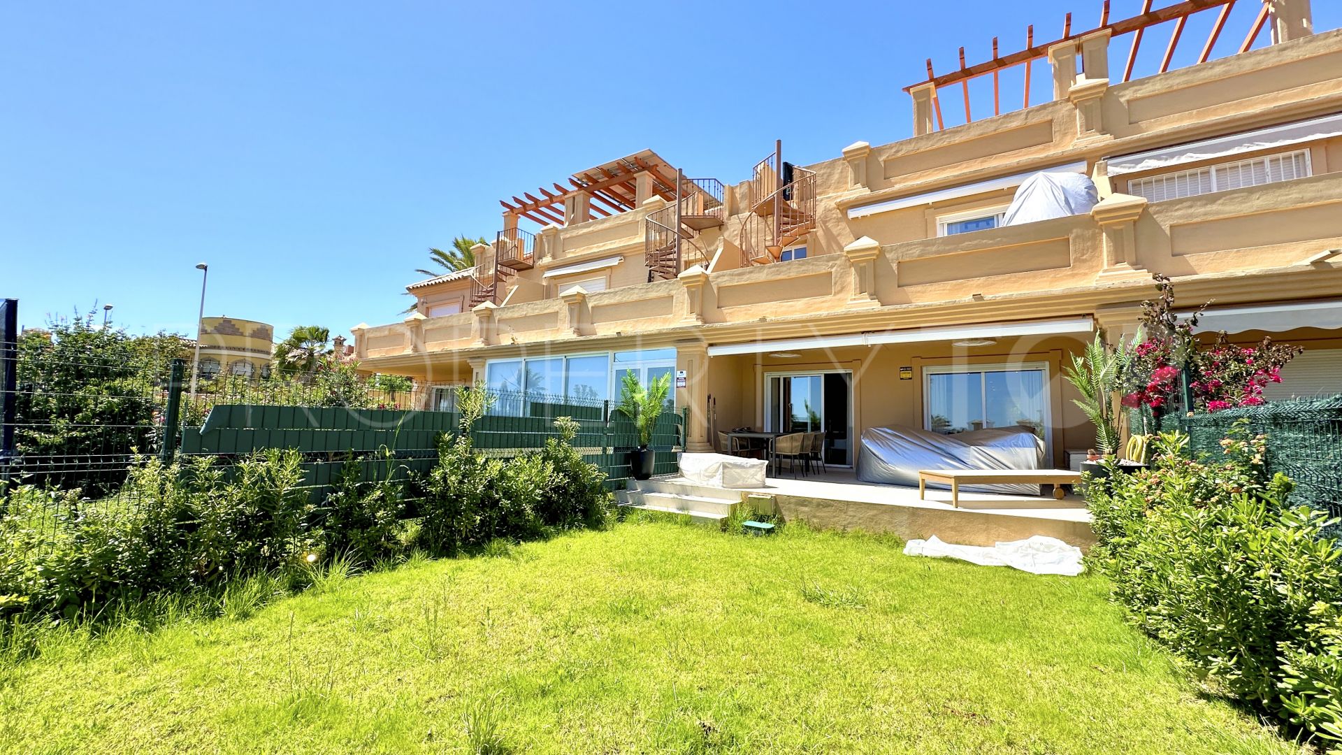 Duplex planta baja en venta en Estepona Oeste