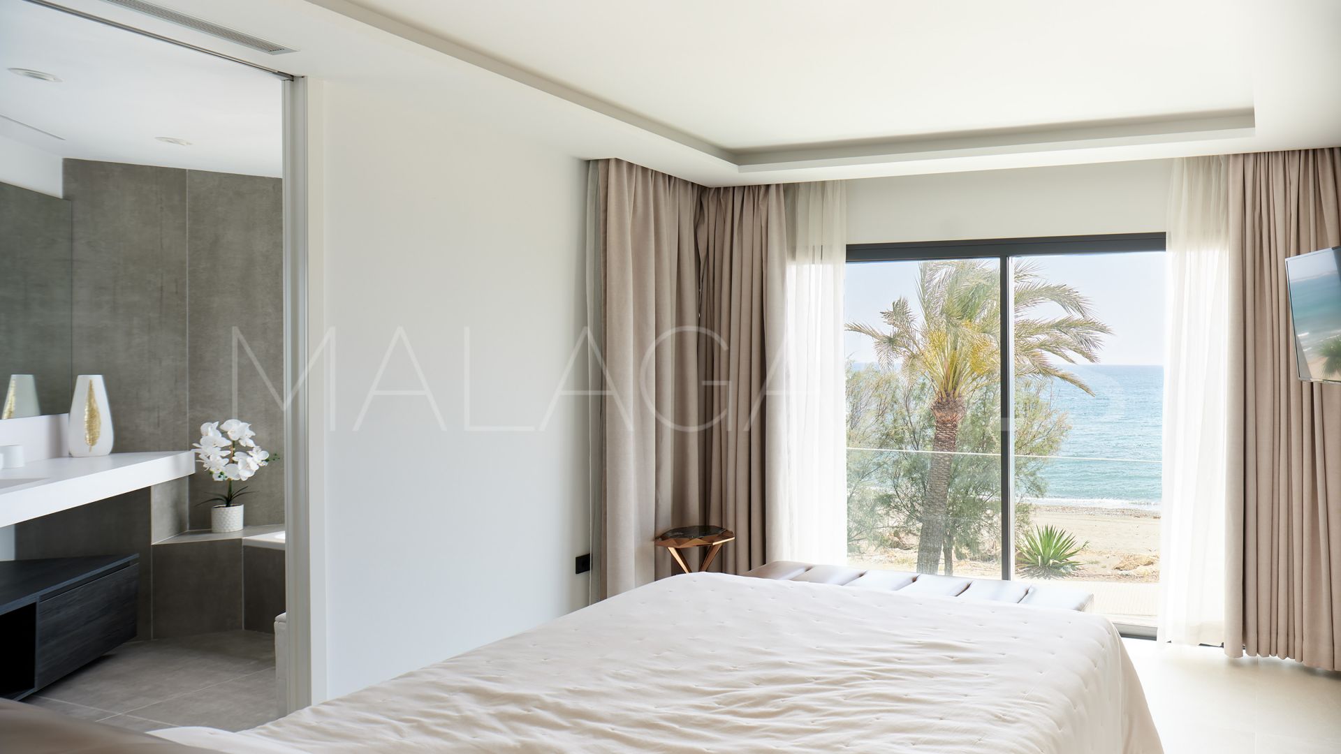 Radhus for sale in The Island