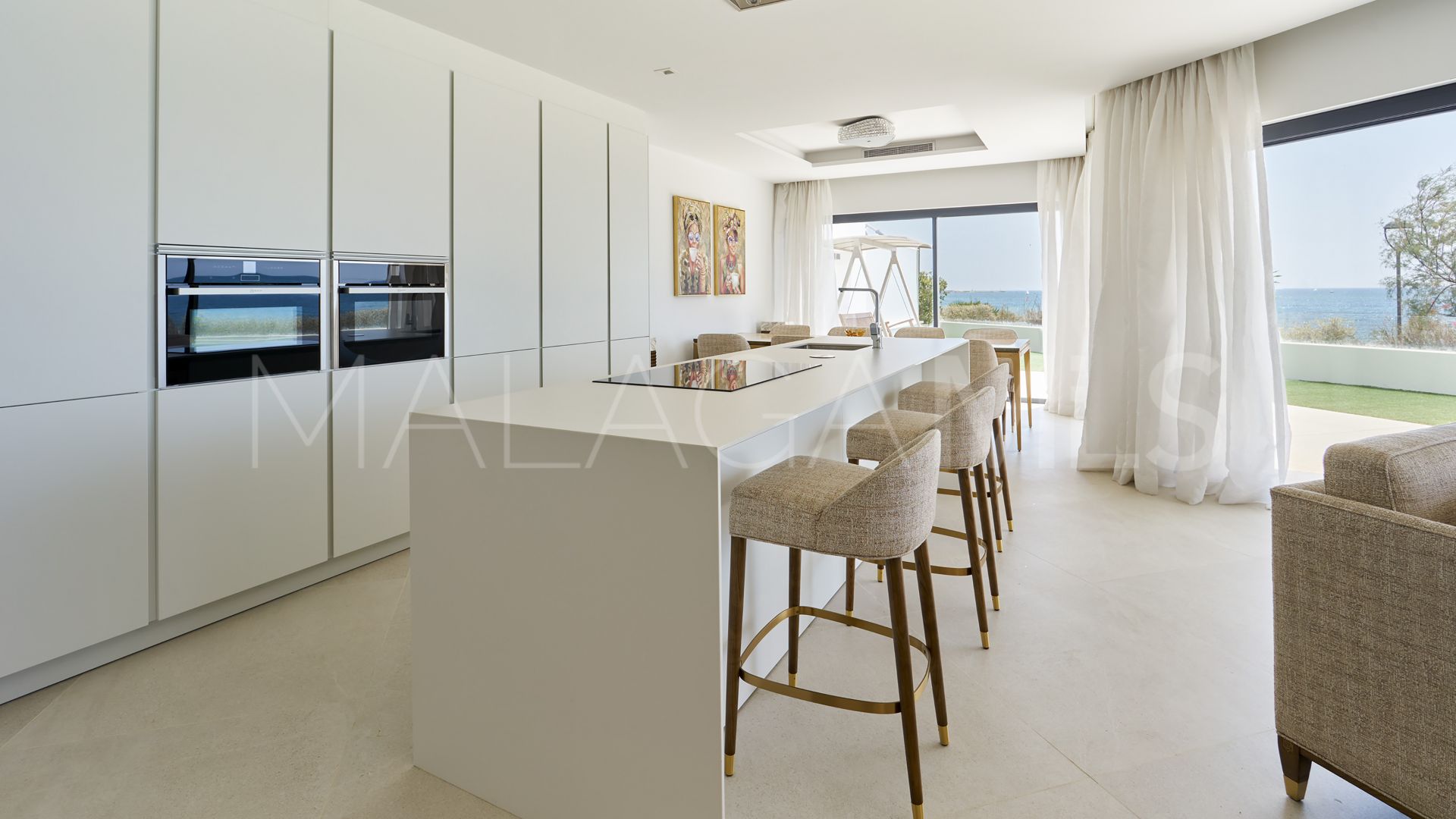 Radhus for sale in The Island