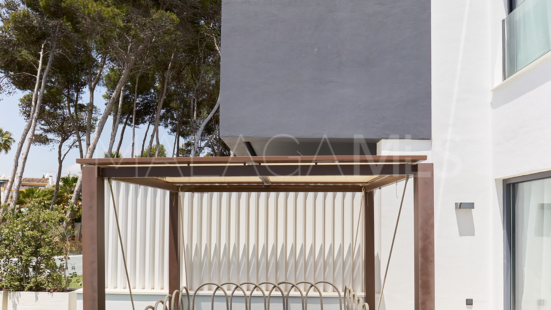 Radhus for sale in The Island