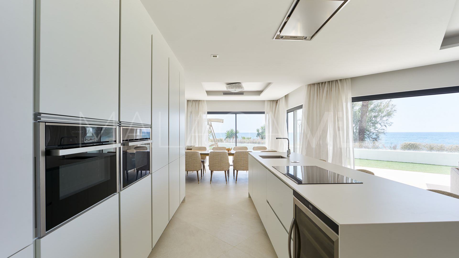 Radhus for sale in The Island