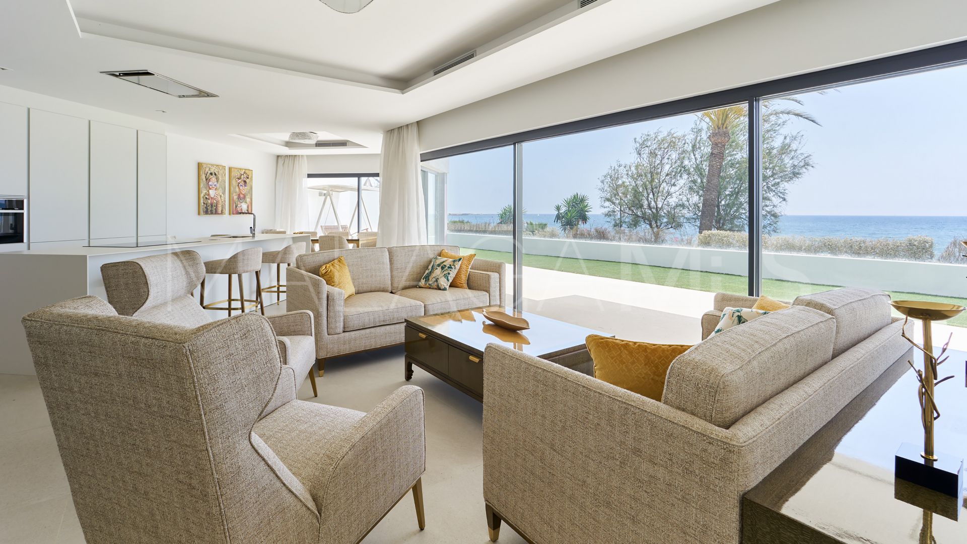 Radhus for sale in The Island